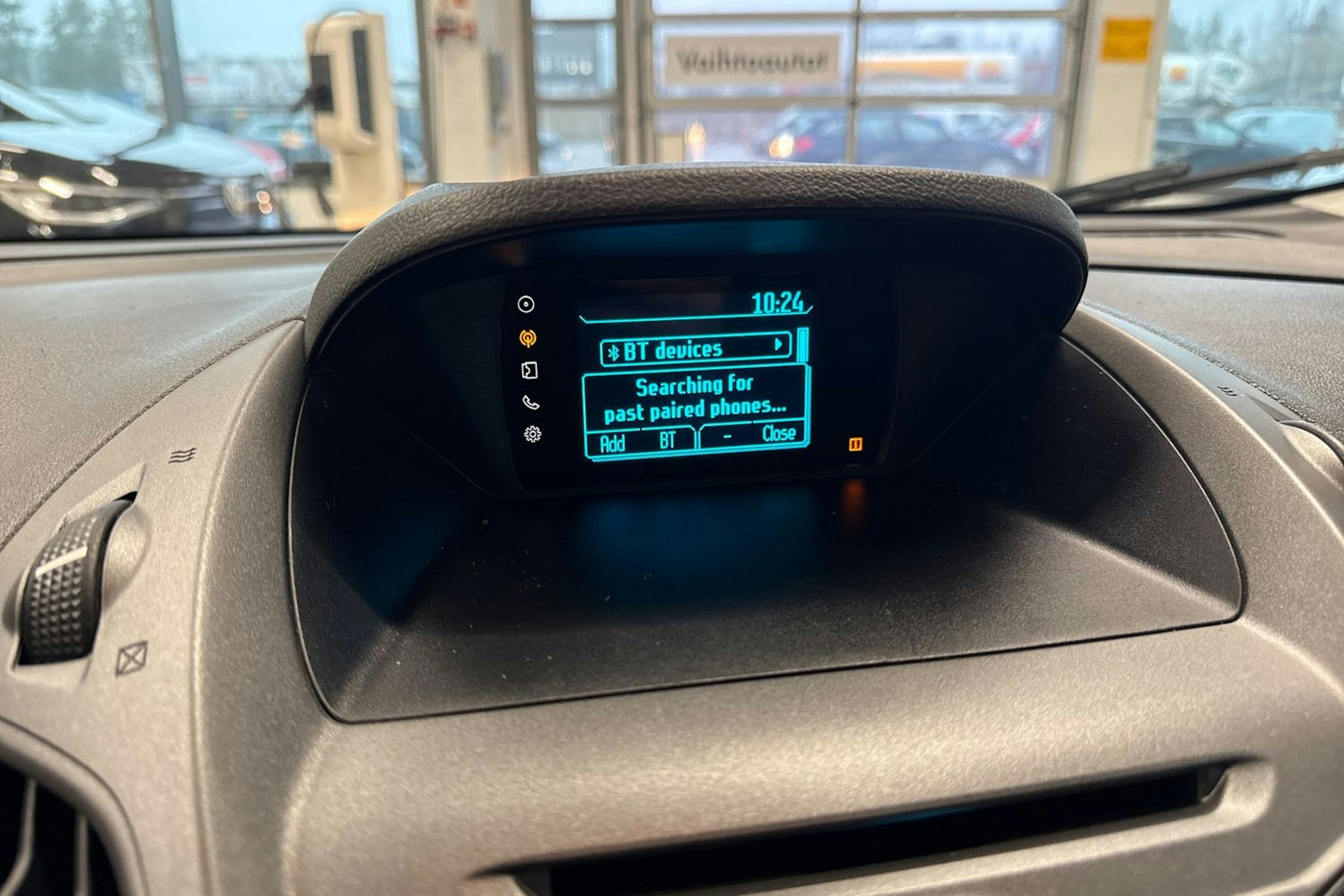 punainen Ford Transit Courier 2017 kuva 18.