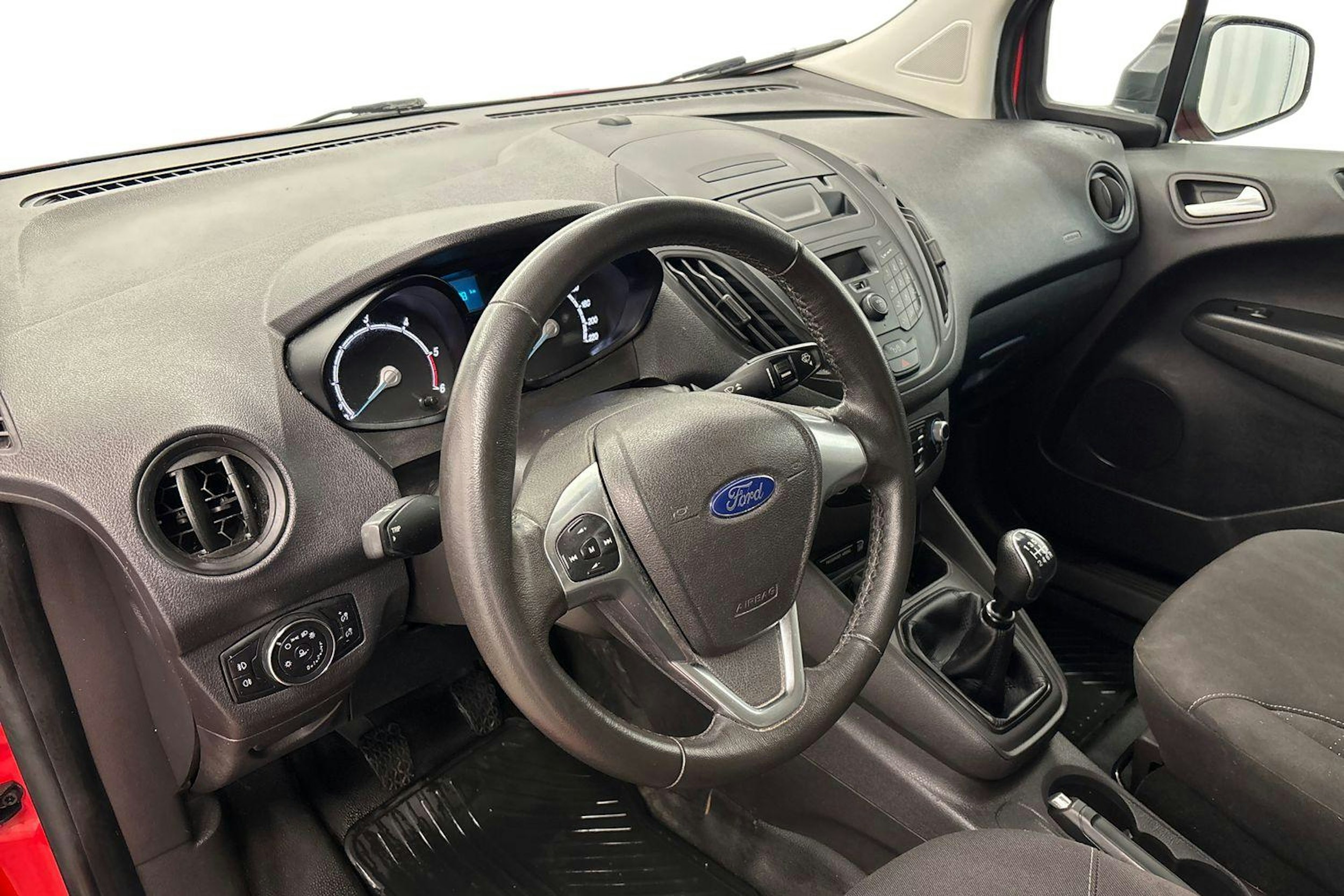 punainen Ford Transit Courier 2018 kuva 7.