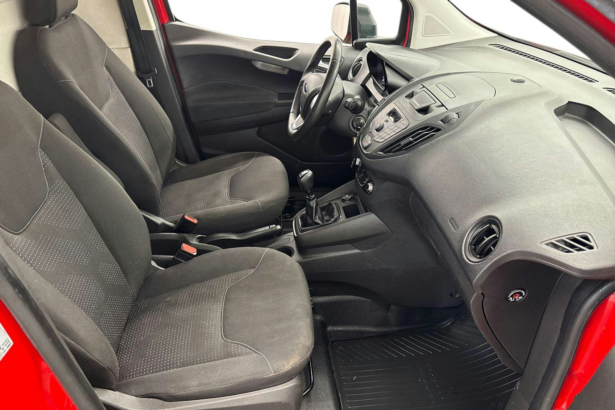 punainen Ford Transit Courier 2018 kuva 8.
