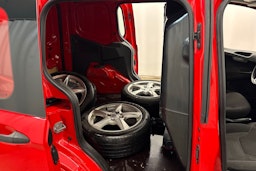 punainen Ford Transit Courier 2018 kuva 10.