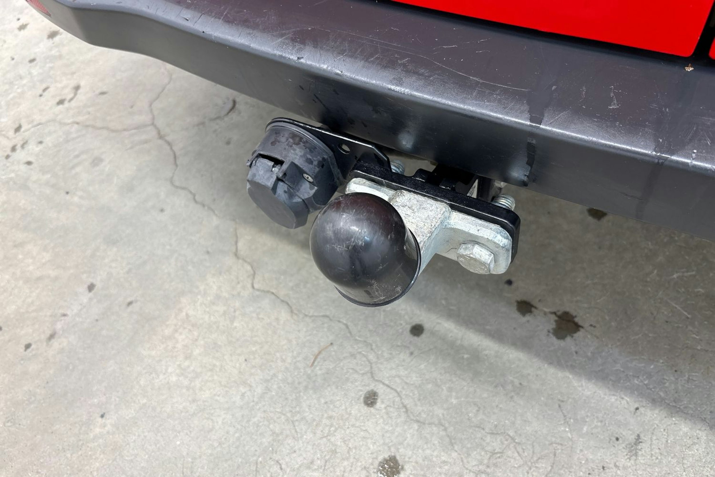 punainen Ford Transit Courier 2018 kuva 13.