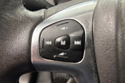 punainen Ford Transit Courier 2018 kuva 17.