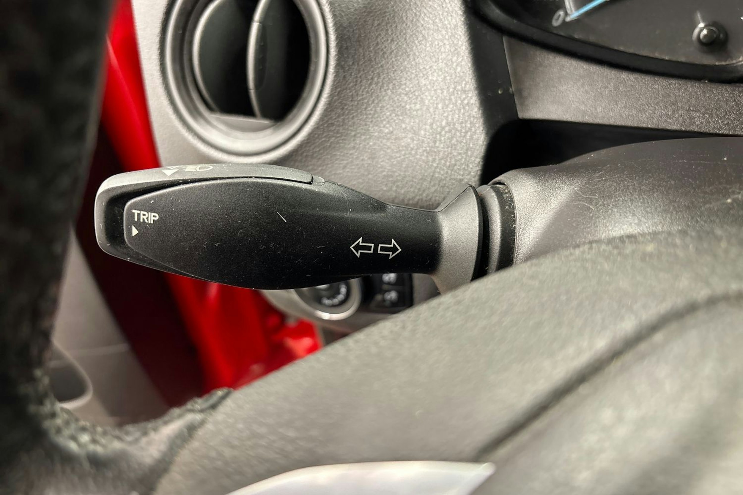 punainen Ford Transit Courier 2018 kuva 18.