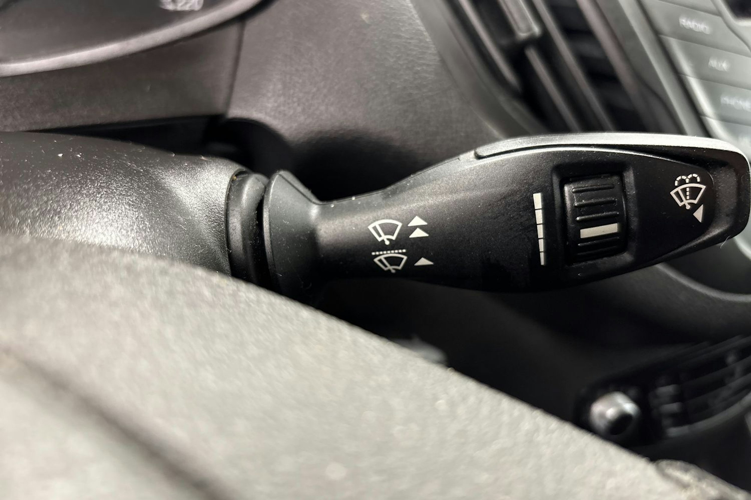 punainen Ford Transit Courier 2018 kuva 19.