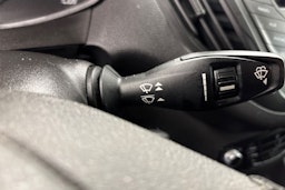 punainen Ford Transit Courier 2018 kuva 19.