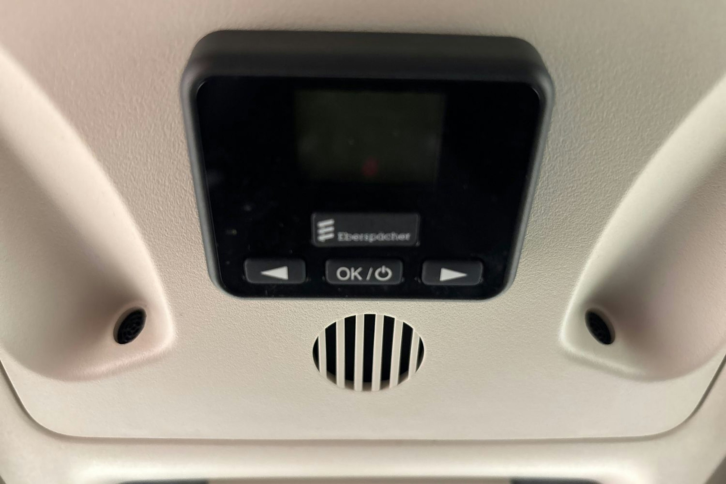 punainen Ford Transit Courier 2018 kuva 23.