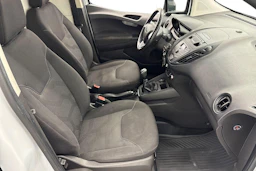 Valkoinen Ford Transit Courier 2019 kuva 11.