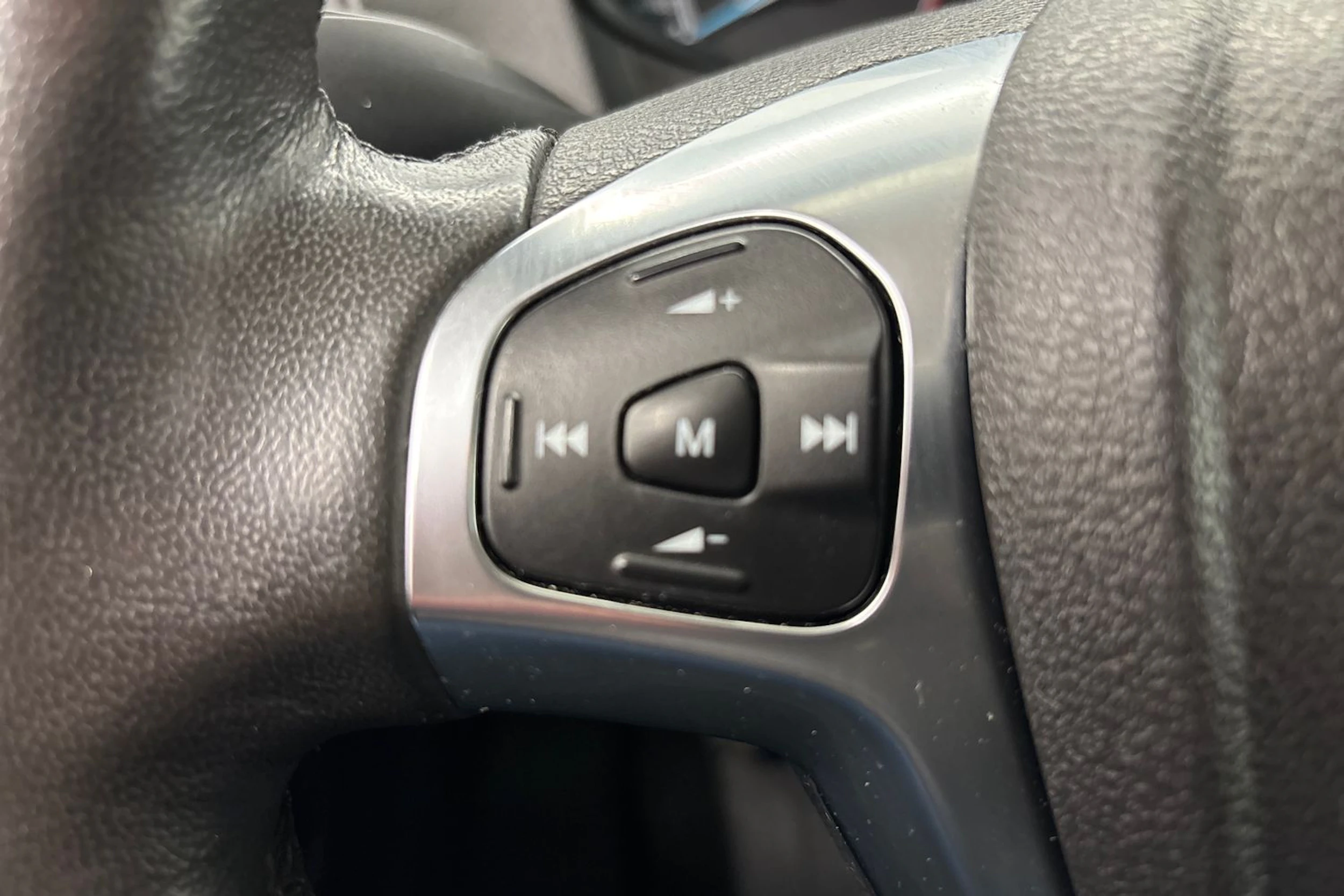 Valkoinen Ford Transit Courier 2019 kuva 17.
