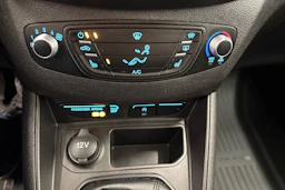 Valkoinen Ford Transit Courier 2019 kuva 20.