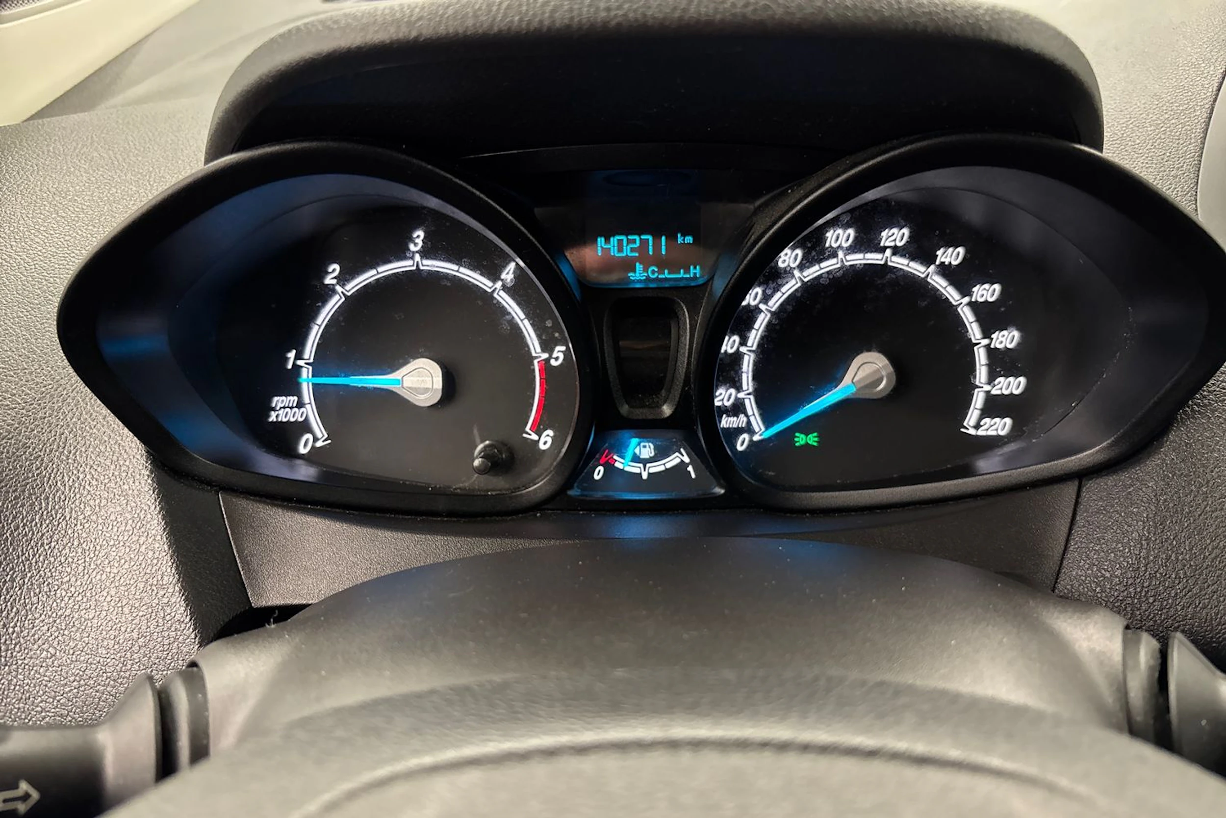 Valkoinen Ford Transit Courier 2019 kuva 23.