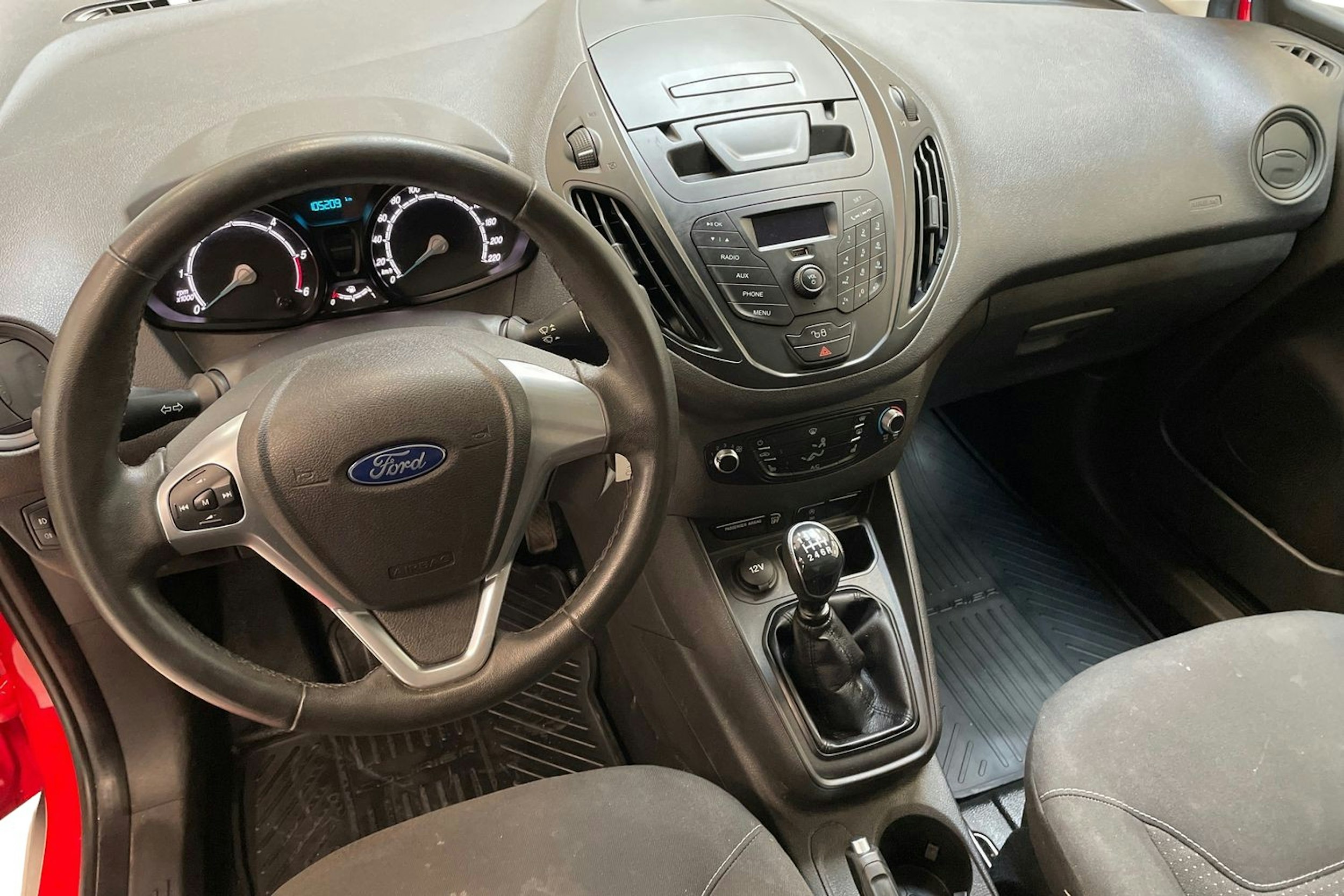 punainen Ford Transit Courier 2020 kuva 9.