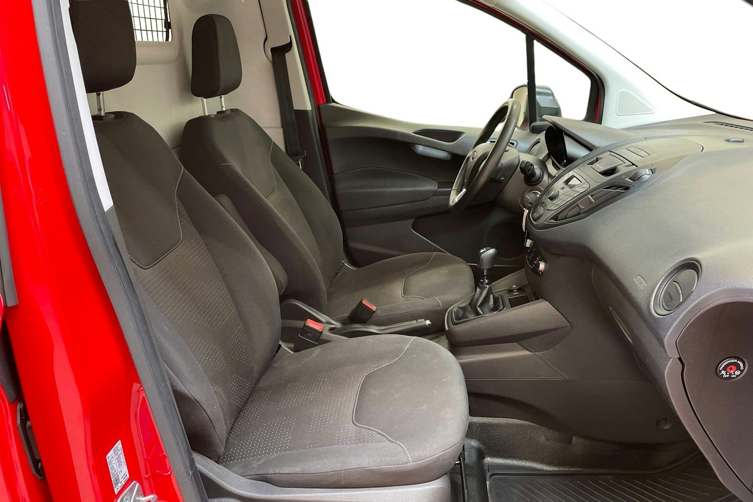 punainen Ford Transit Courier 2020 kuva 10.