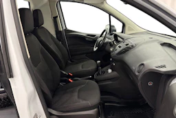 valkoinen Ford Transit Courier 2021 kuva 11.