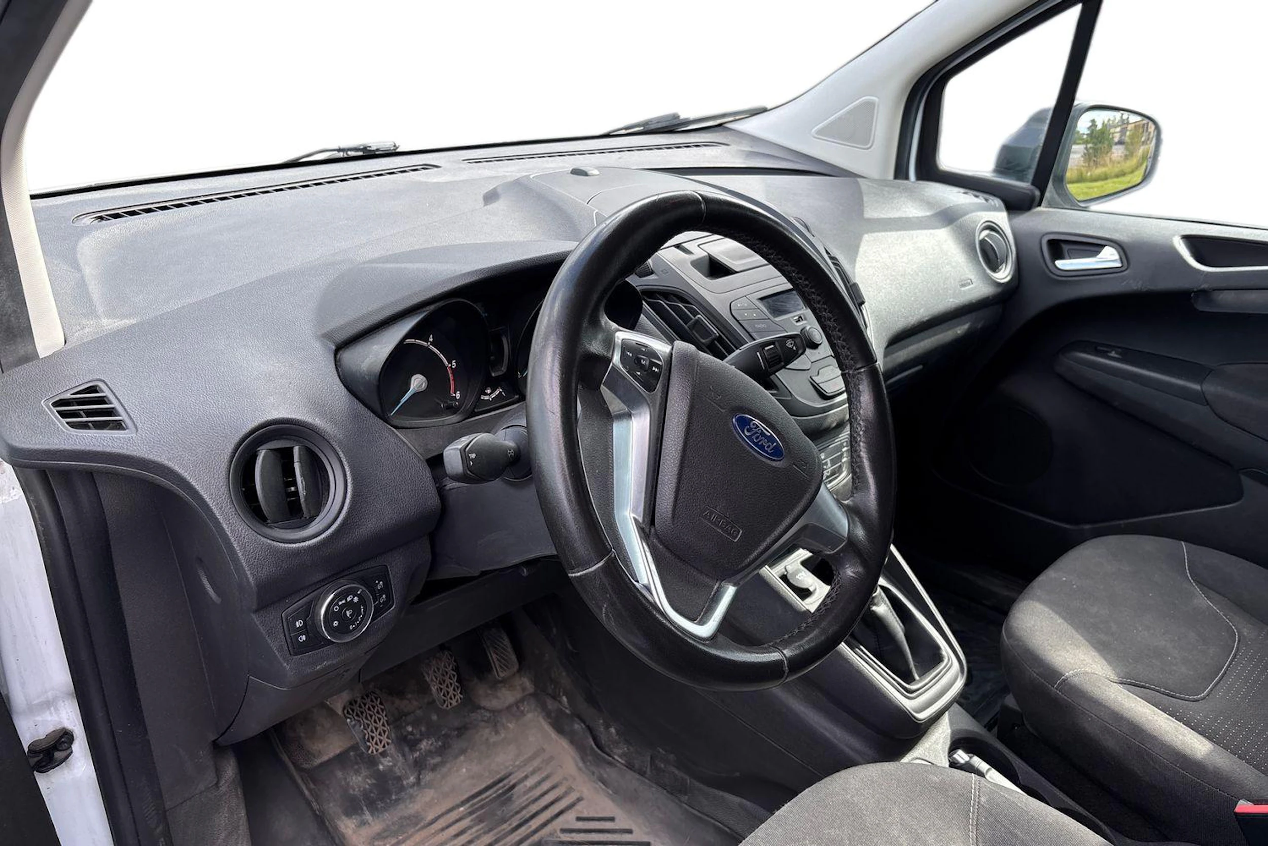 valkoinen Ford Transit Courier 2021 kuva 3.