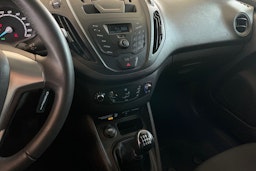 valkoinen Ford Transit Courier 2022 kuva 20.