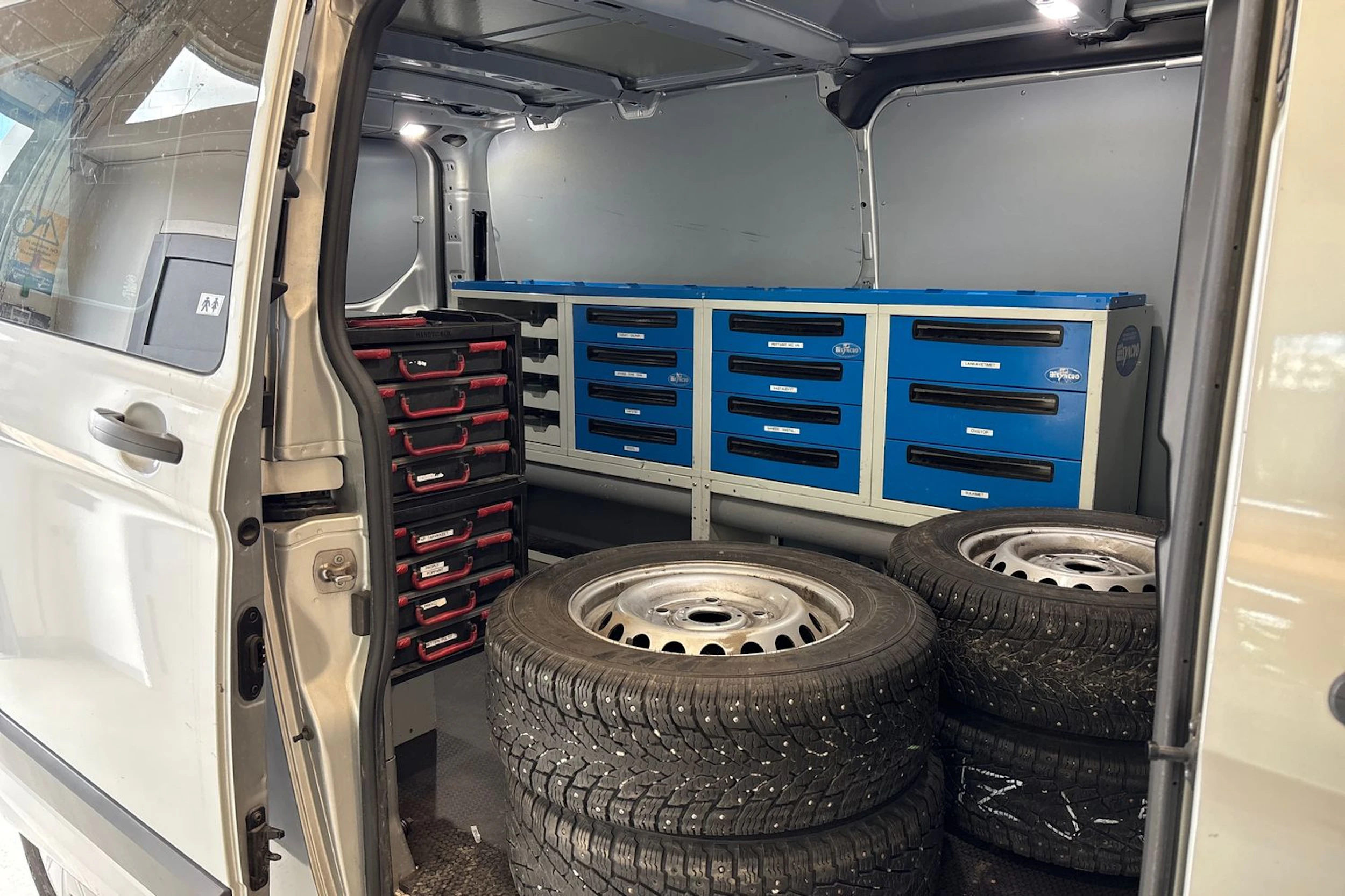 harmaa Ford Transit Custom 2021 kuva 4.
