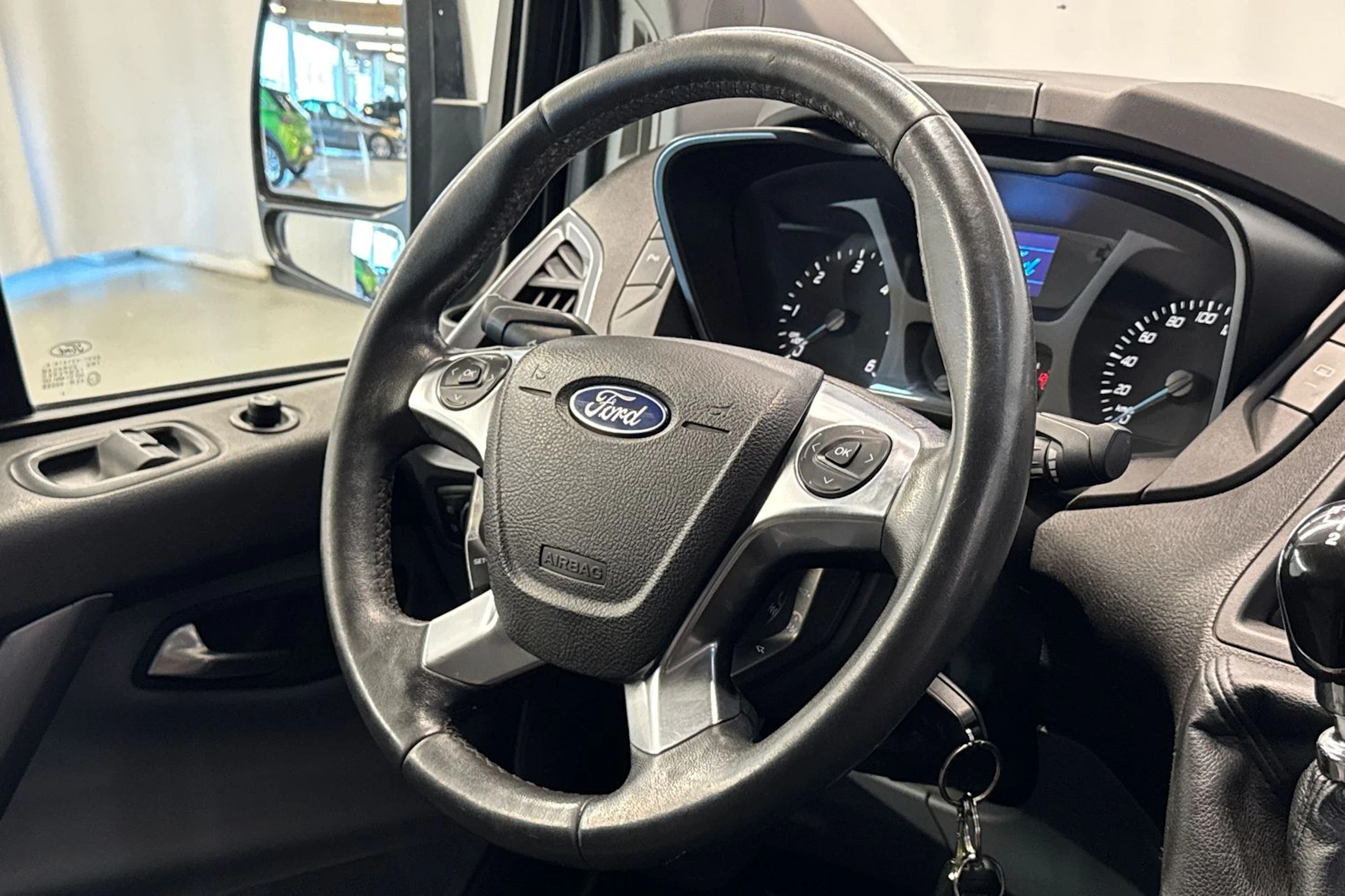 musta Ford Transit Custom 2013 kuva 13.