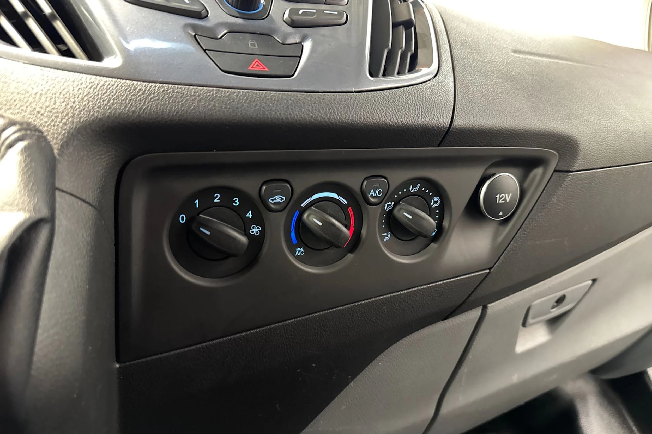 musta Ford Transit Custom 2013 kuva 22.