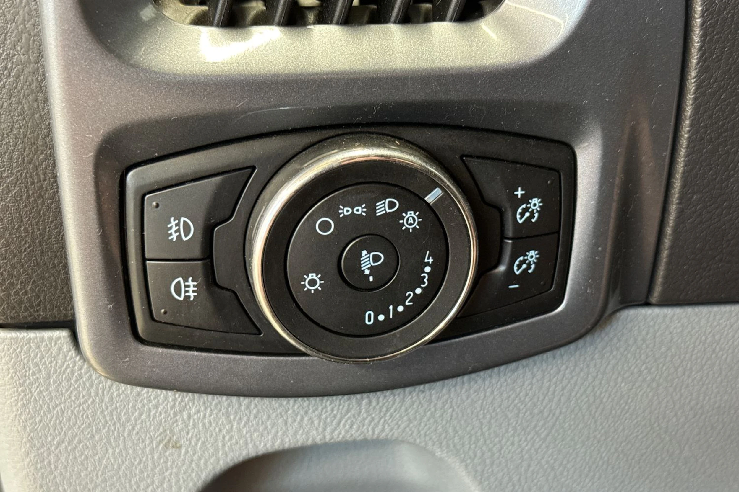 musta Ford Transit Custom 2013 kuva 23.
