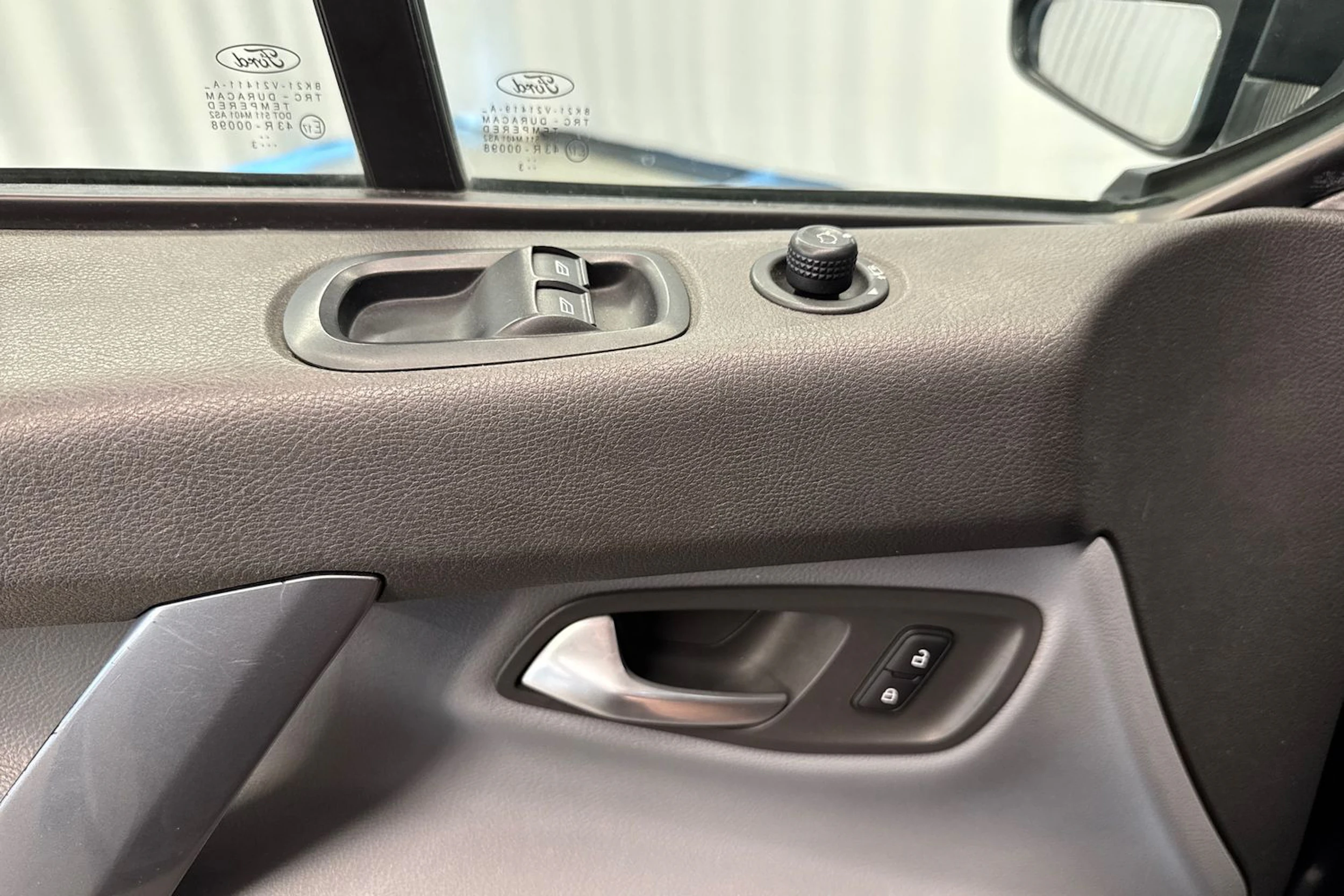 musta Ford Transit Custom 2013 kuva 26.