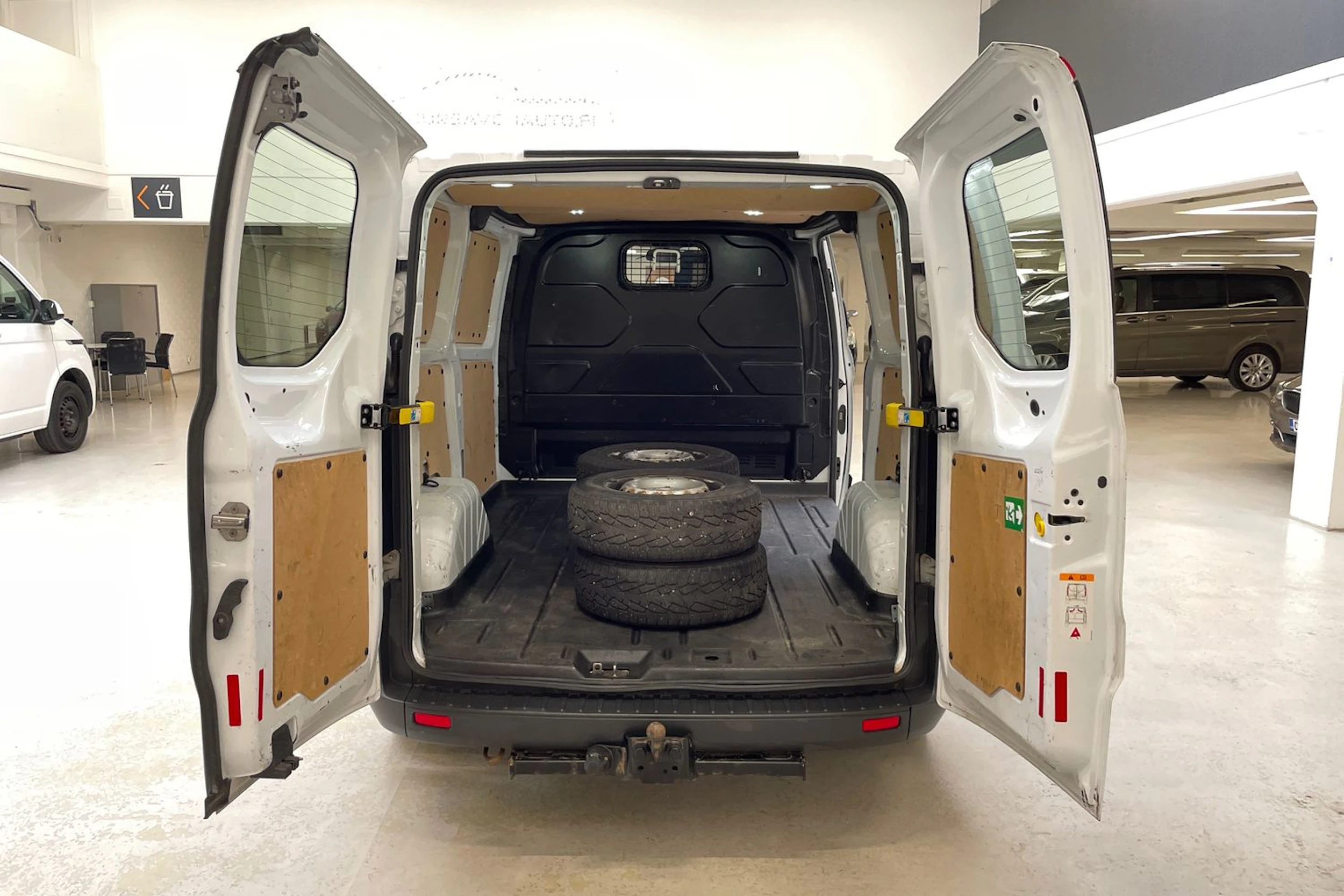valkoinen Ford Transit Custom 2013 kuva 15.
