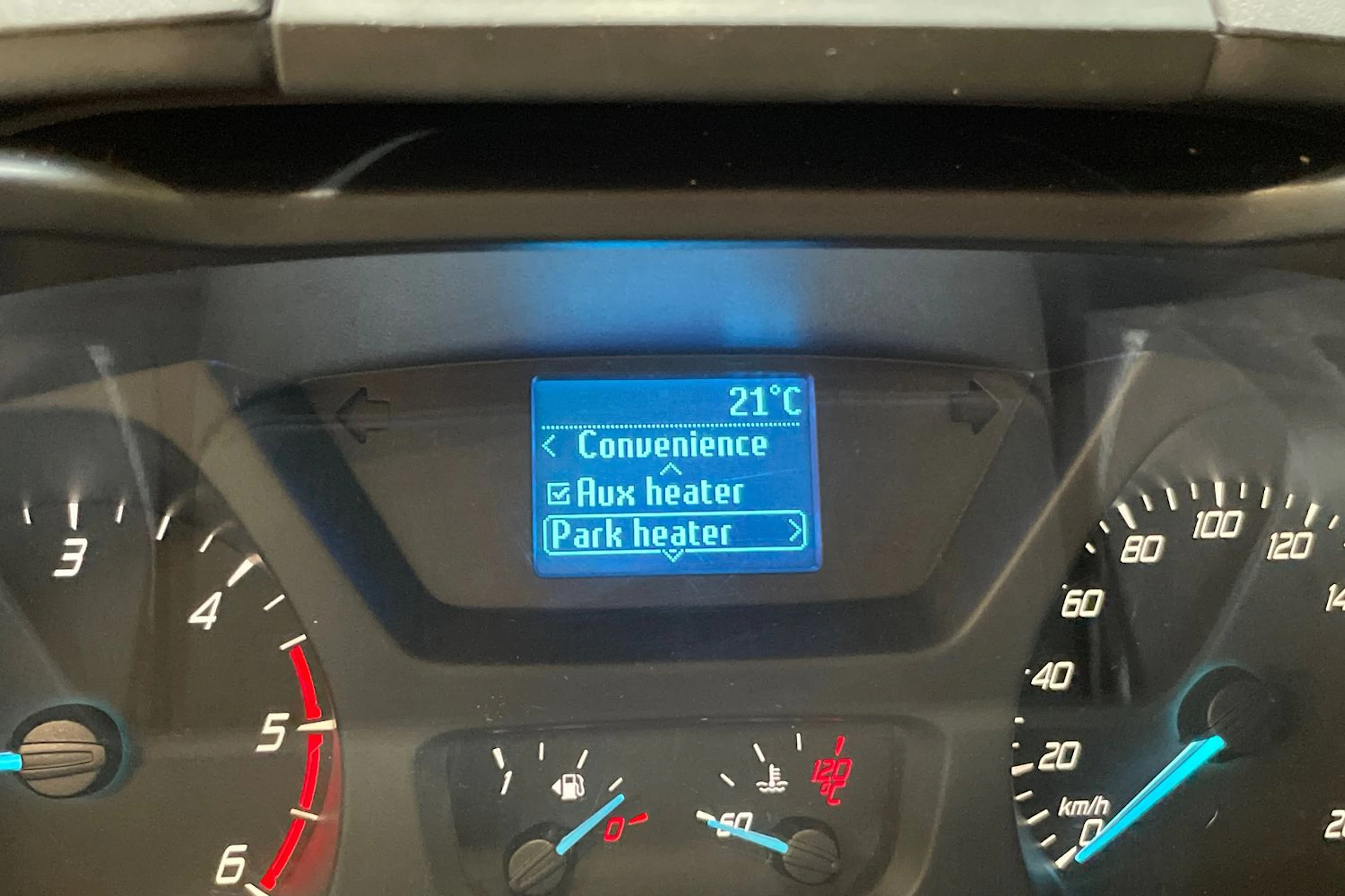 valkoinen Ford Transit Custom 2013 kuva 22.