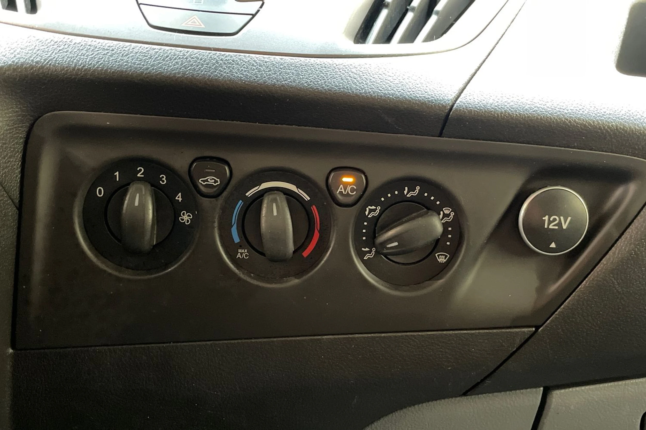 valkoinen Ford Transit Custom 2013 kuva 28.