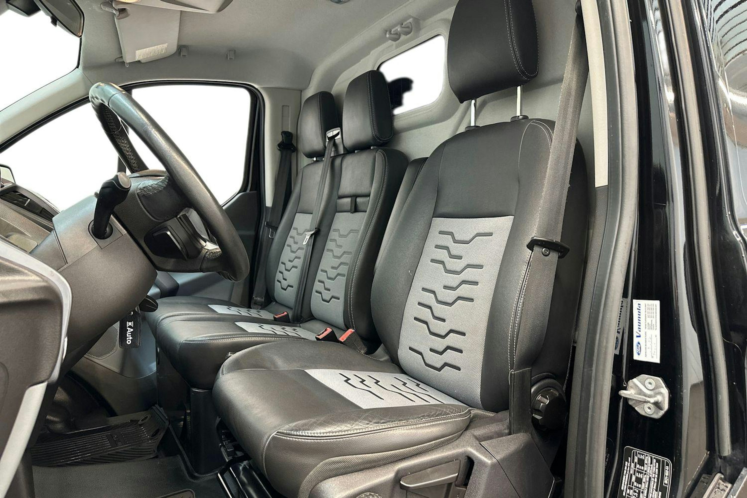 musta Ford Transit Custom 2013 kuva 10.