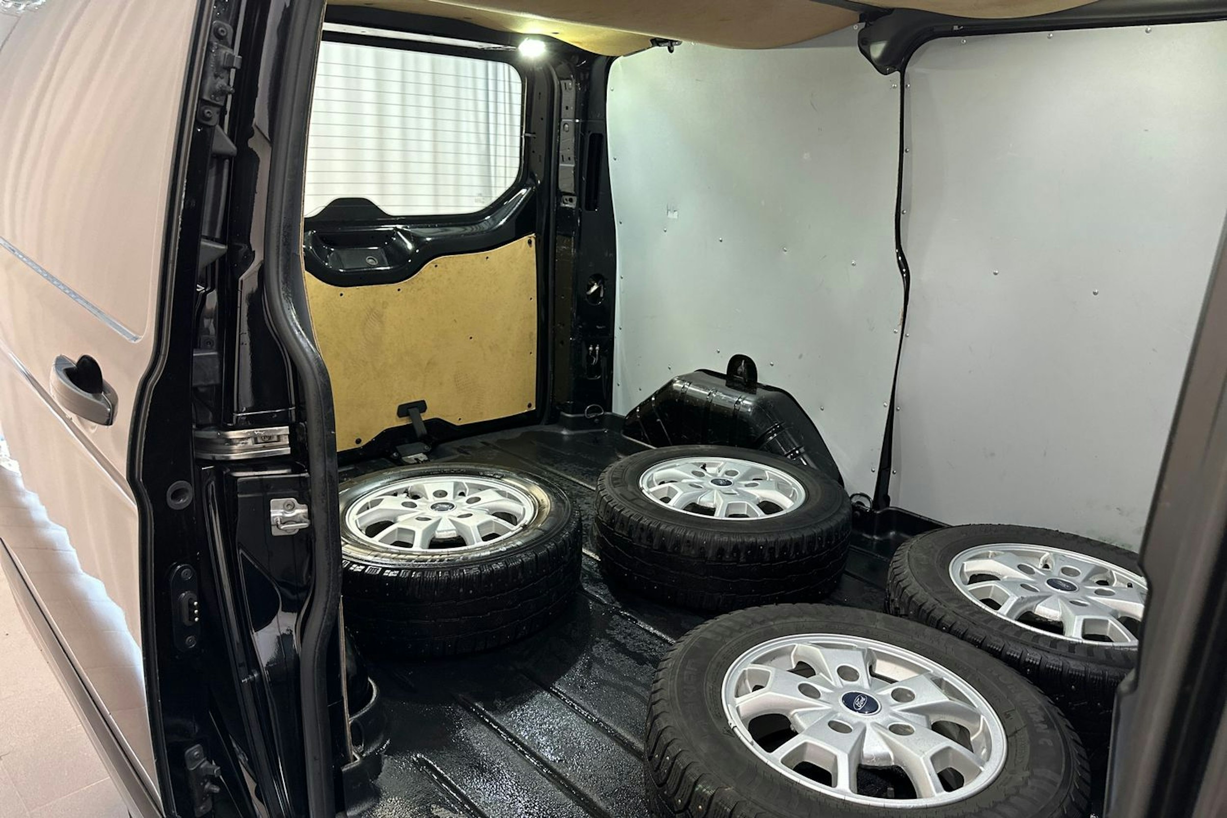 musta Ford Transit Custom 2013 kuva 14.