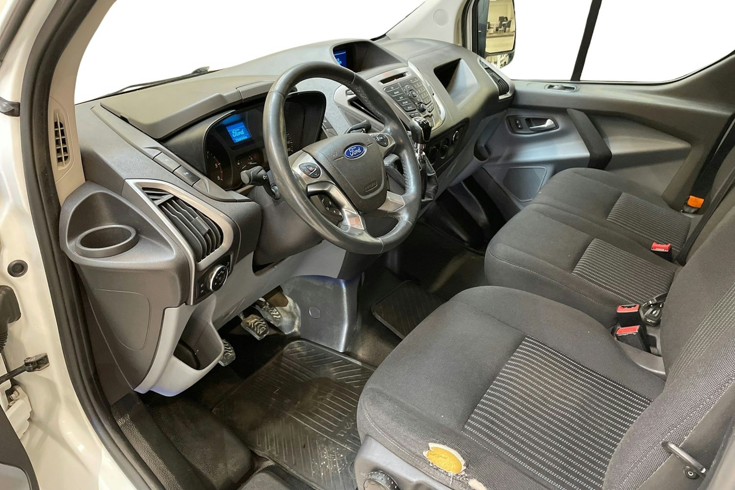valkoinen Ford Transit Custom 2014 kuva 7.