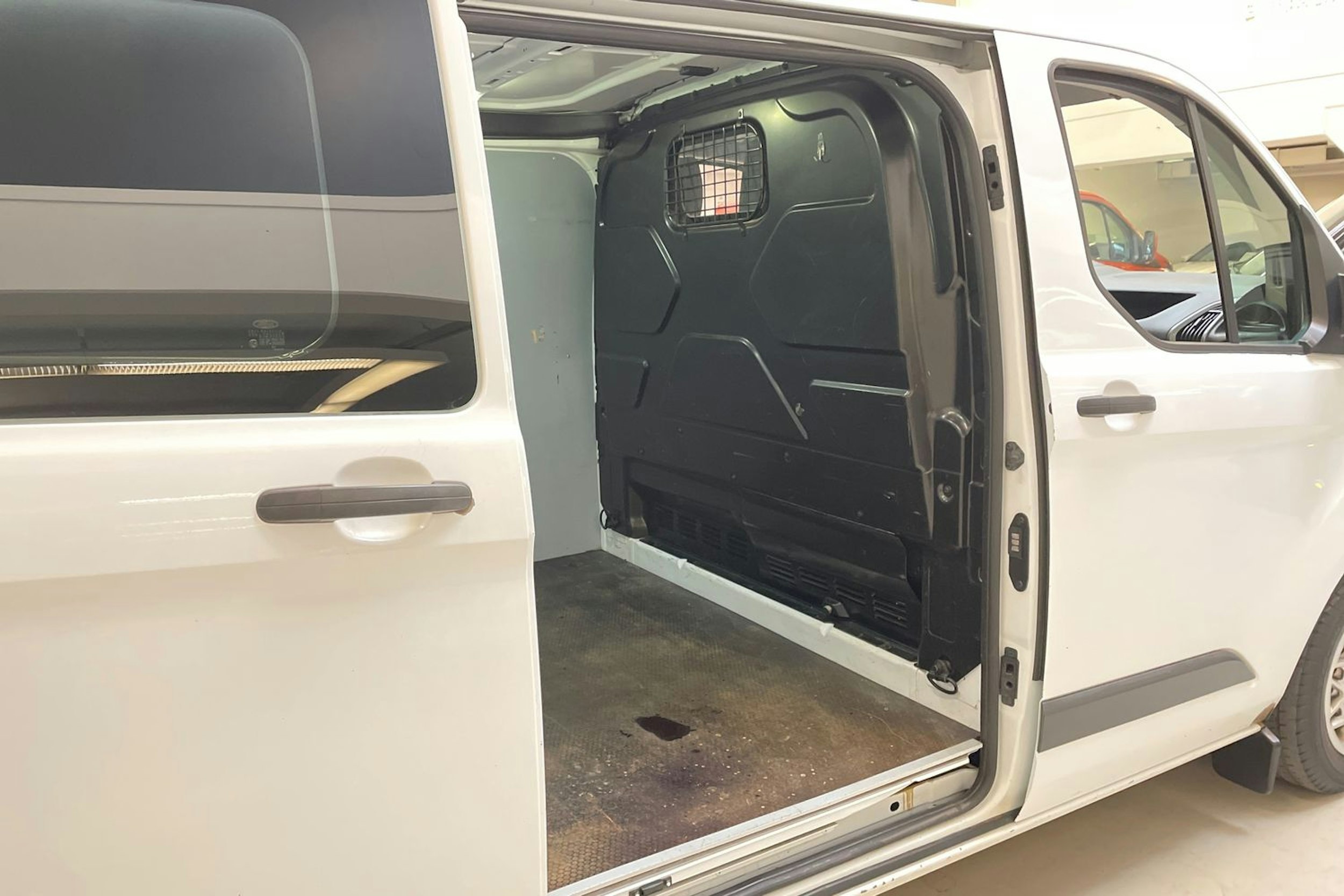 valkoinen Ford Transit Custom 2014 kuva 14.
