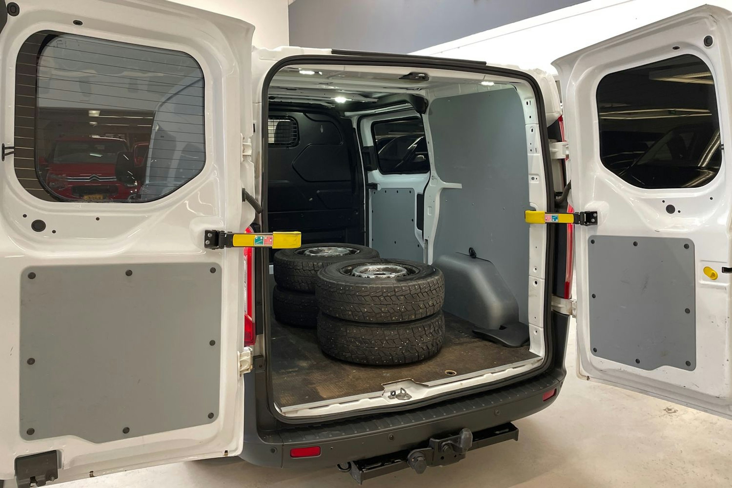 valkoinen Ford Transit Custom 2014 kuva 15.