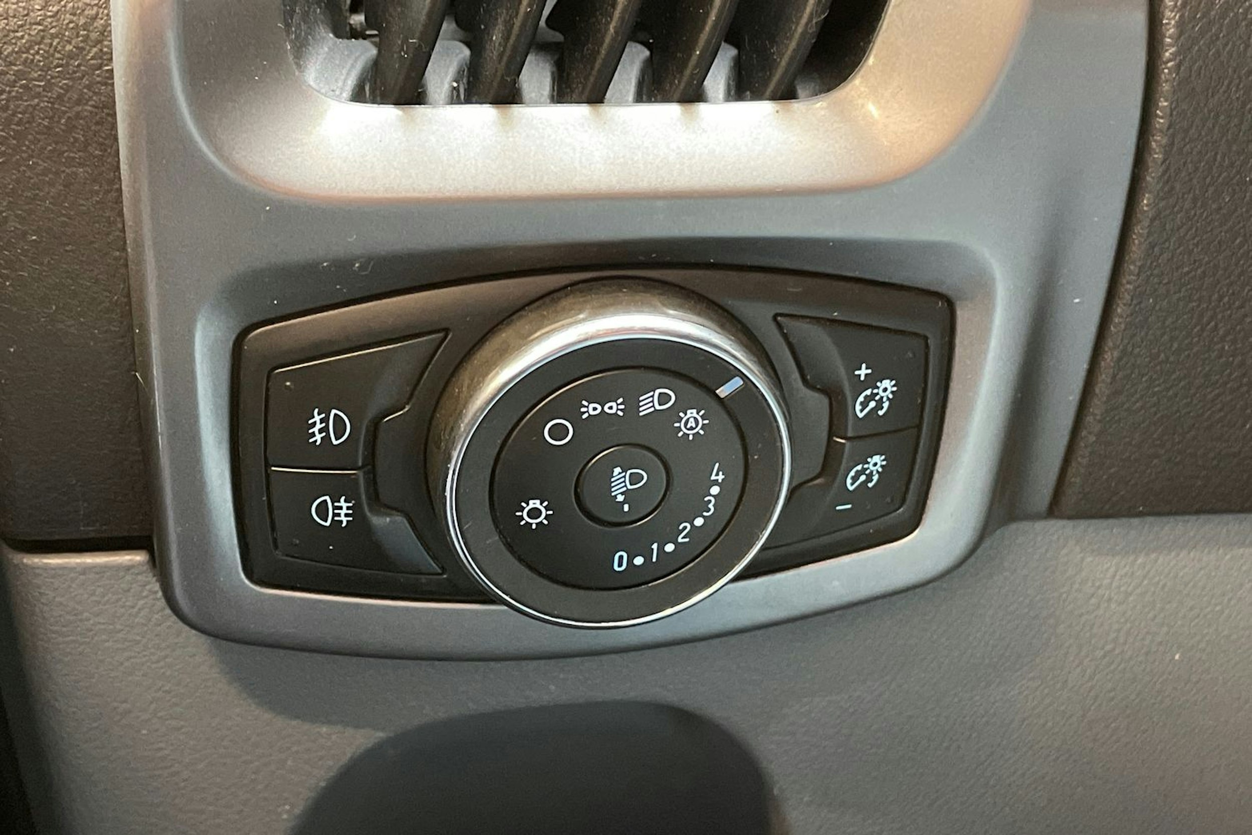 valkoinen Ford Transit Custom 2014 kuva 20.