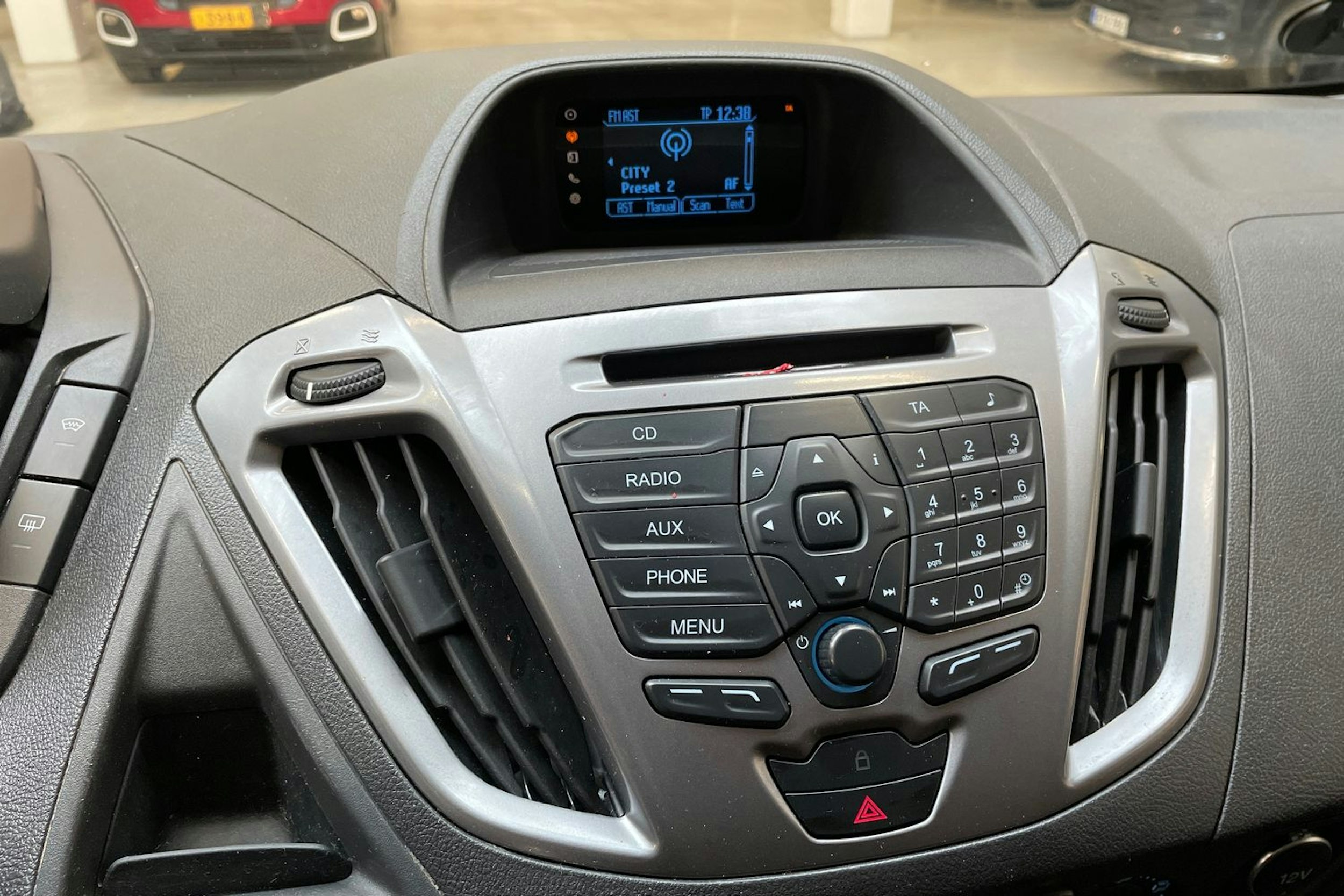 valkoinen Ford Transit Custom 2014 kuva 21.