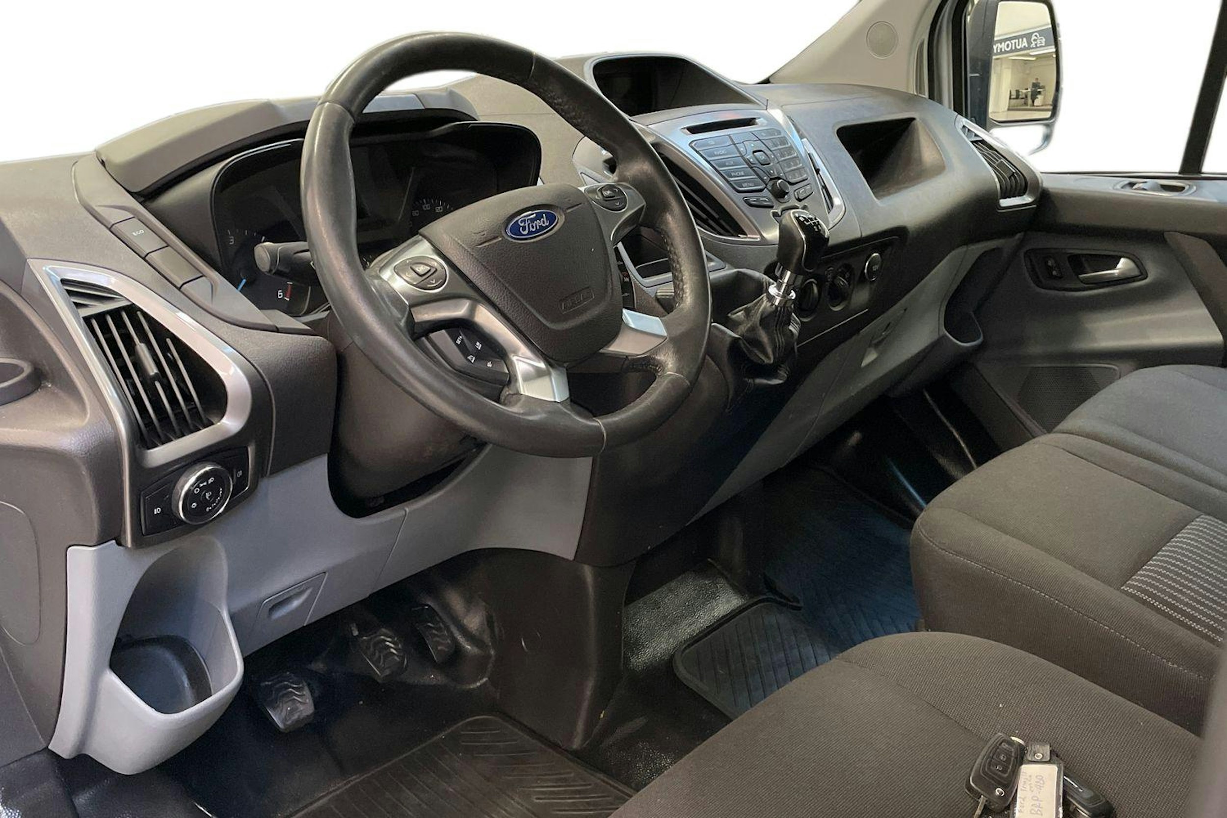 valkoinen Ford Transit Custom 2014 kuva 6.