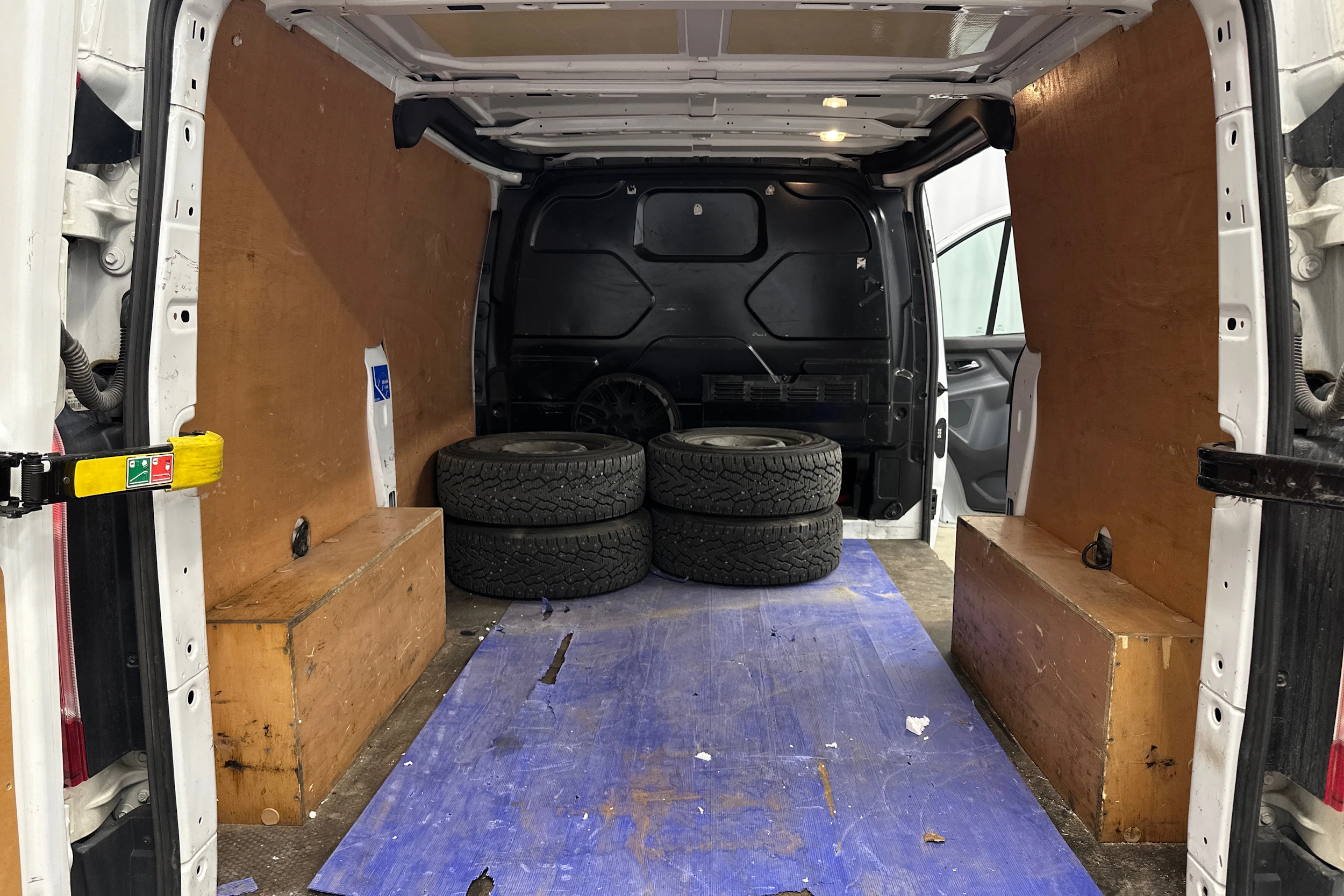 valkoinen Ford Transit Custom 2014 kuva 17.