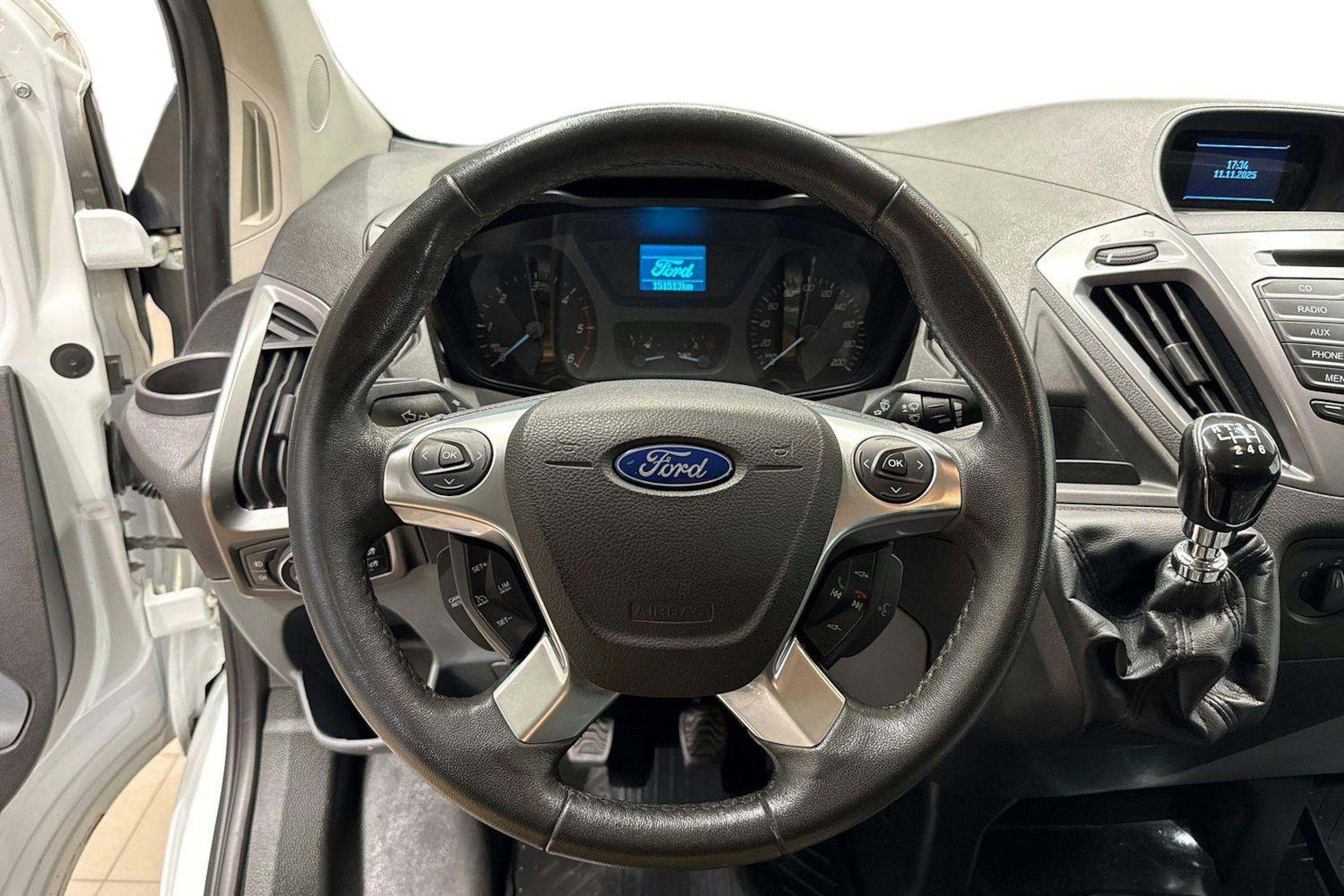 Valkoinen Ford Transit Custom 2014 kuva 7.