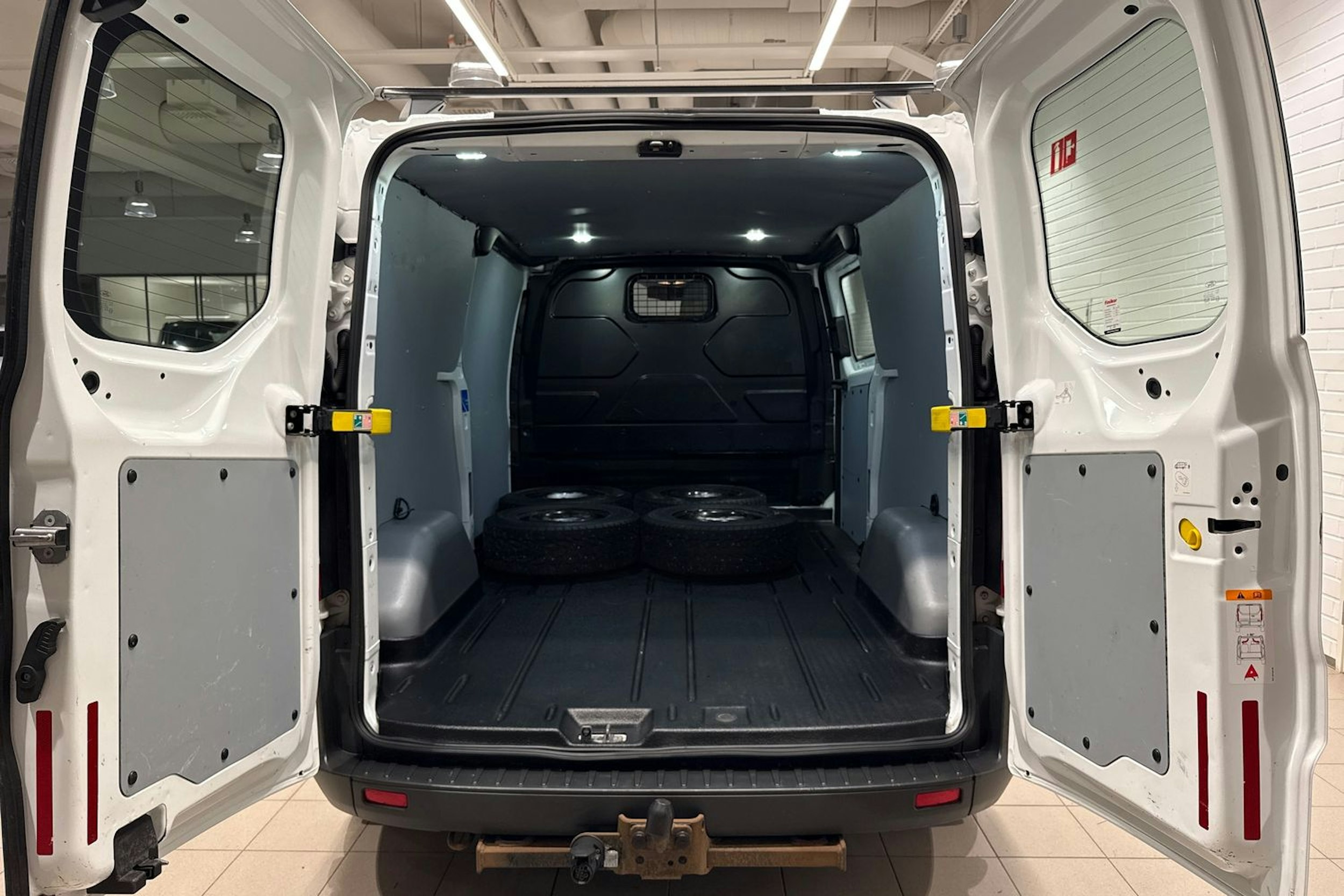 Valkoinen Ford Transit Custom 2014 kuva 10.