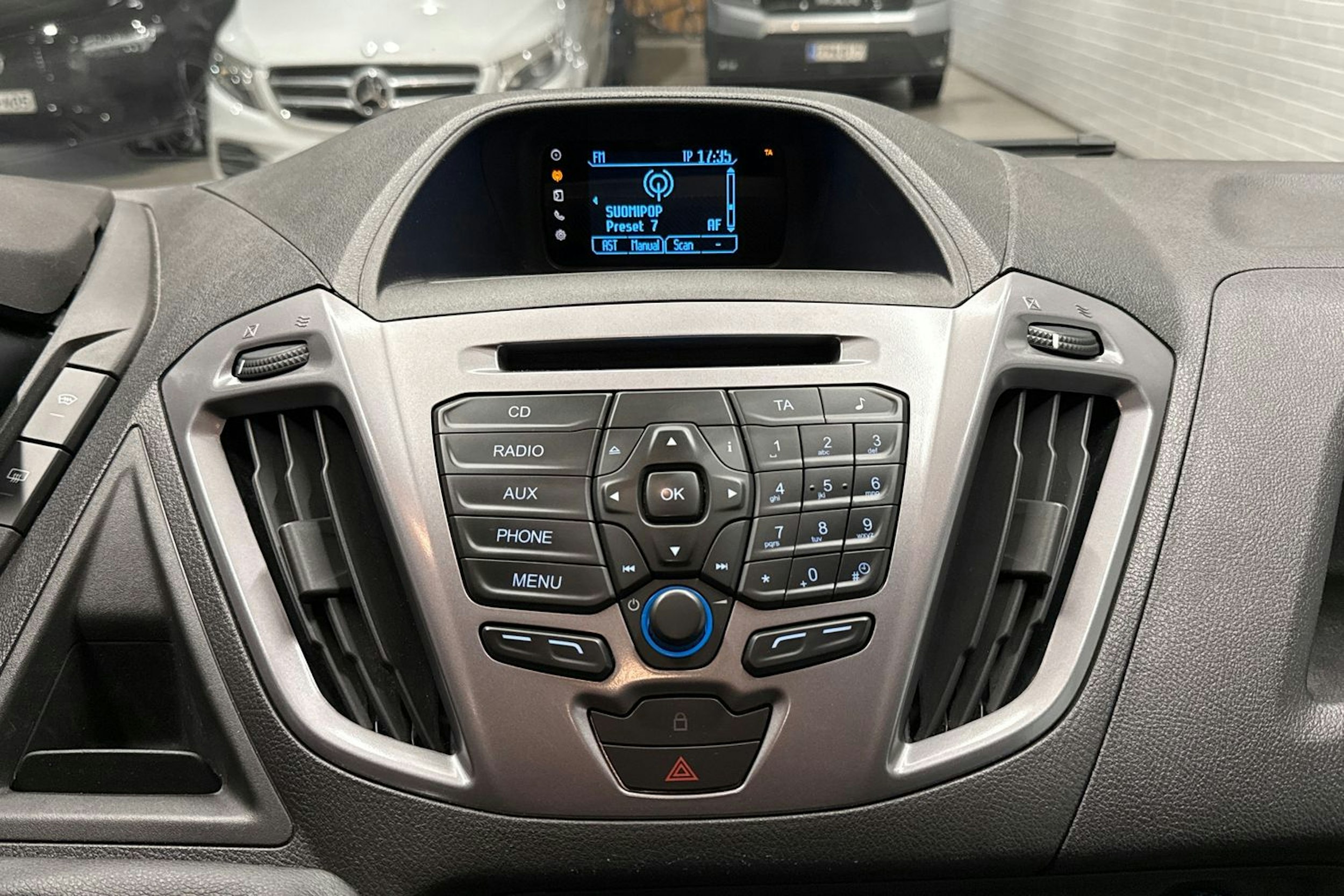 Valkoinen Ford Transit Custom 2014 kuva 14.