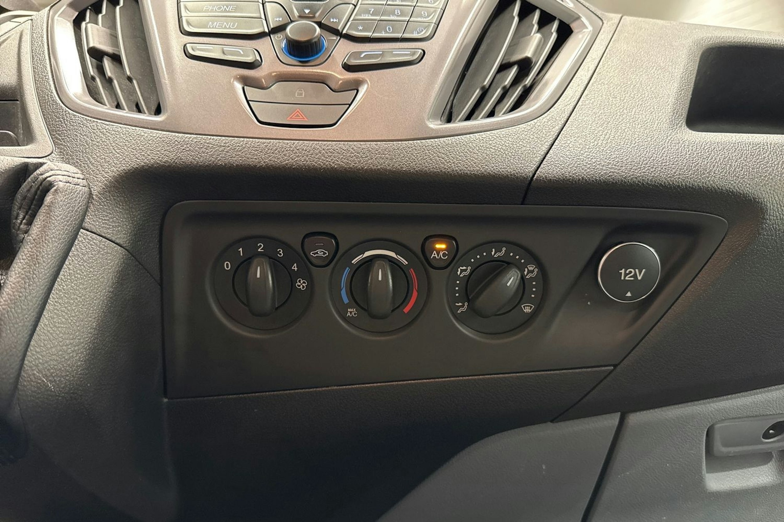 Valkoinen Ford Transit Custom 2014 kuva 16.