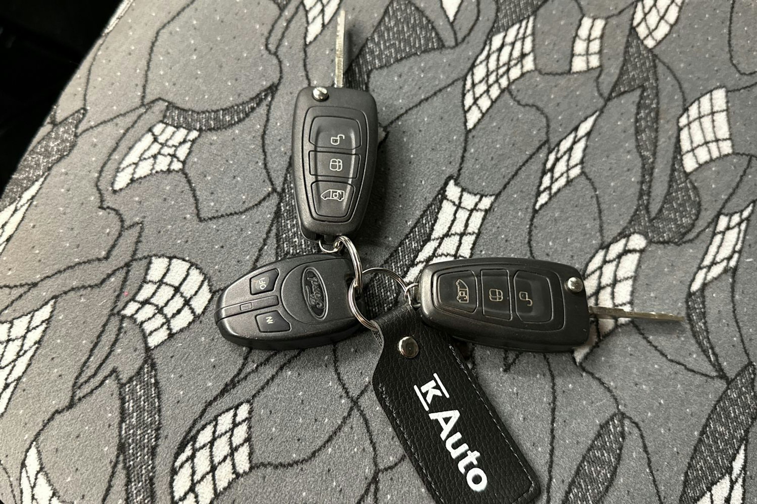 Valkoinen Ford Transit Custom 2014 kuva 18.