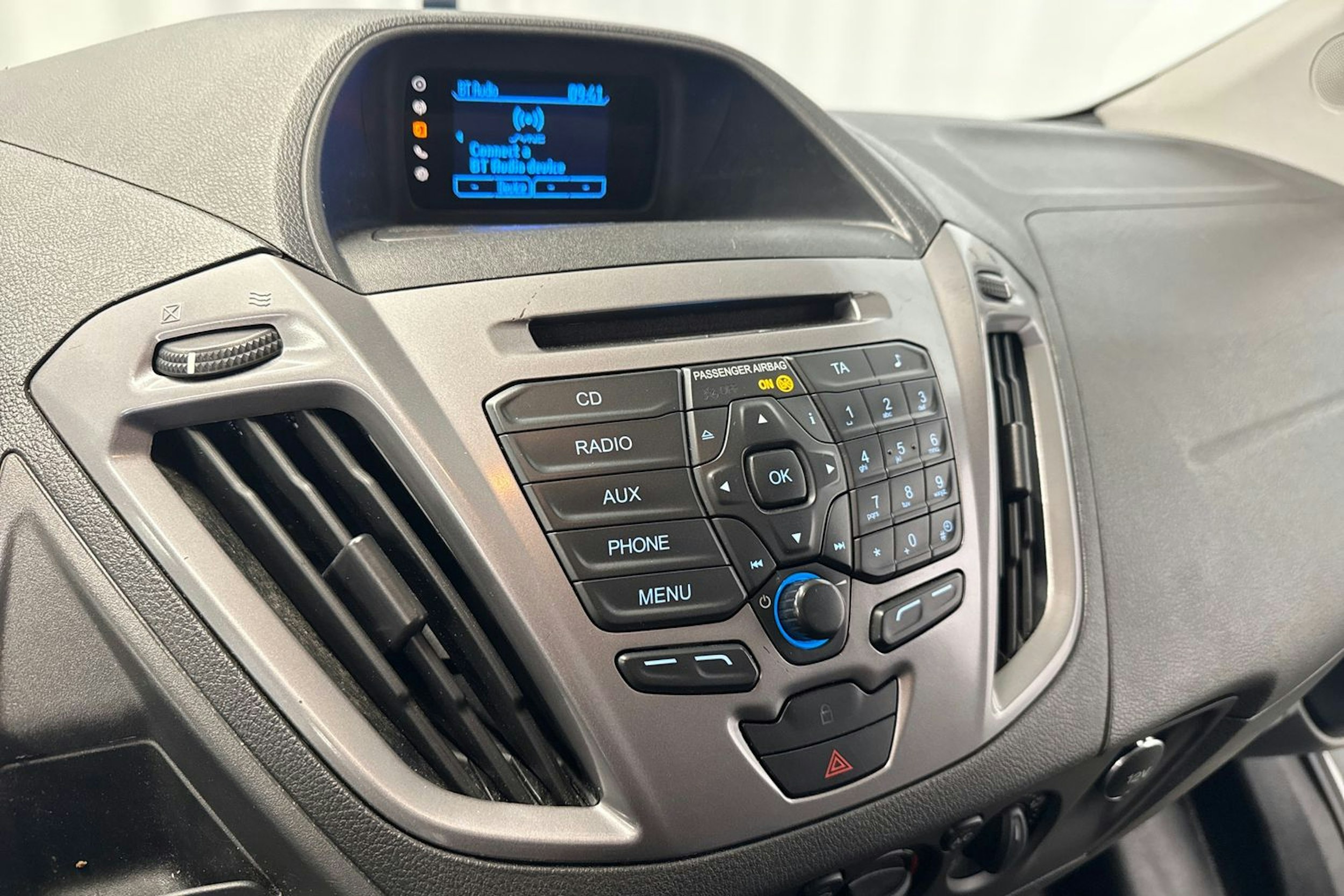 valkoinen Ford Transit Custom 2014 kuva 18.