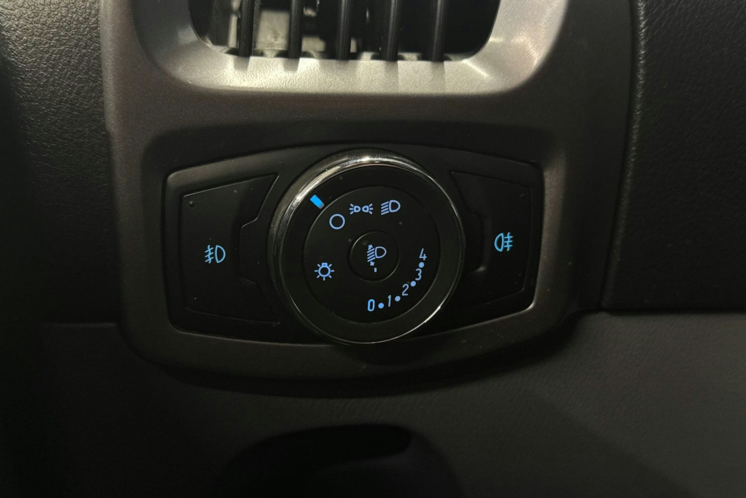 valkoinen Ford Transit Custom 2014 kuva 20.