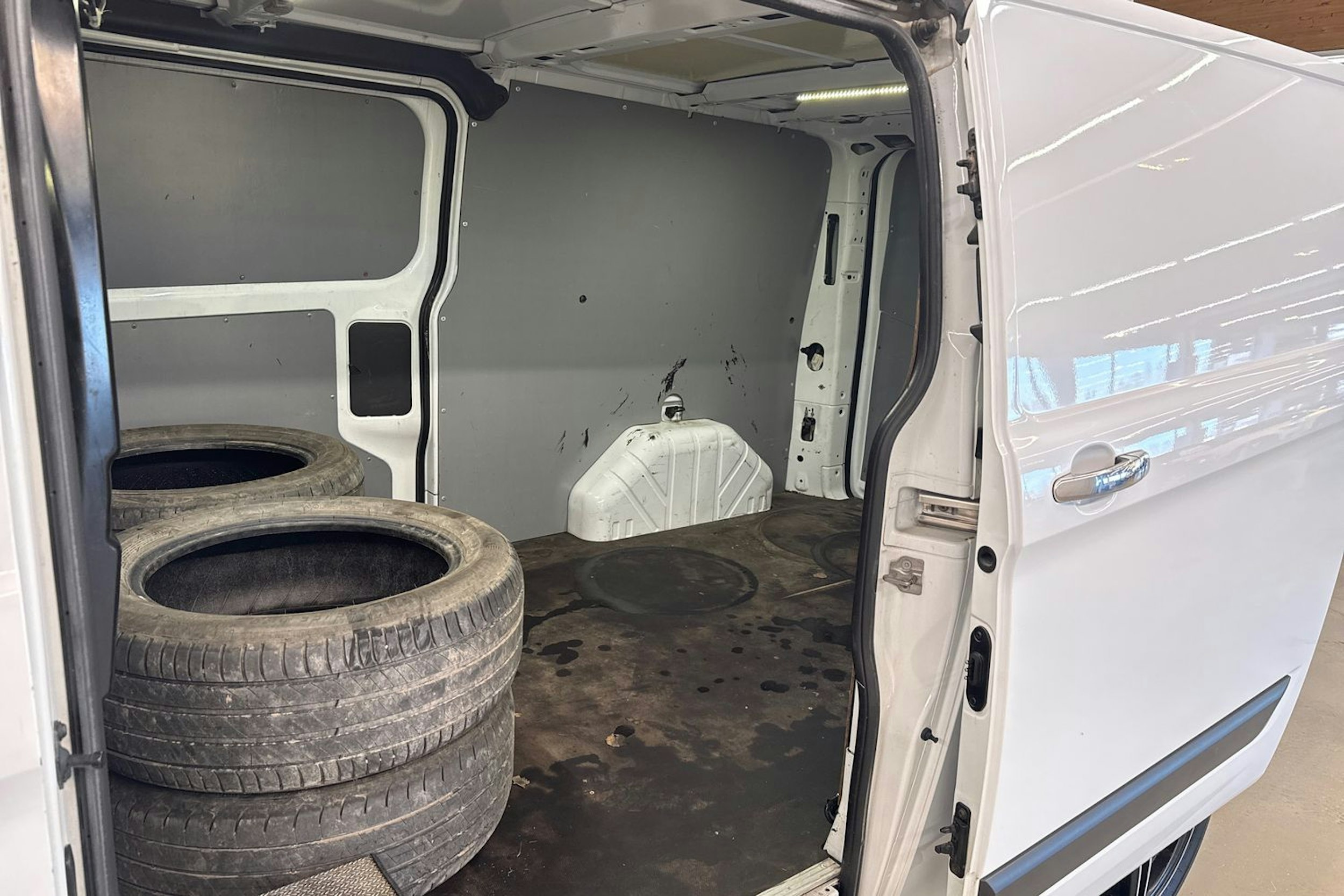 valkoinen Ford Transit Custom 2014 kuva 24.