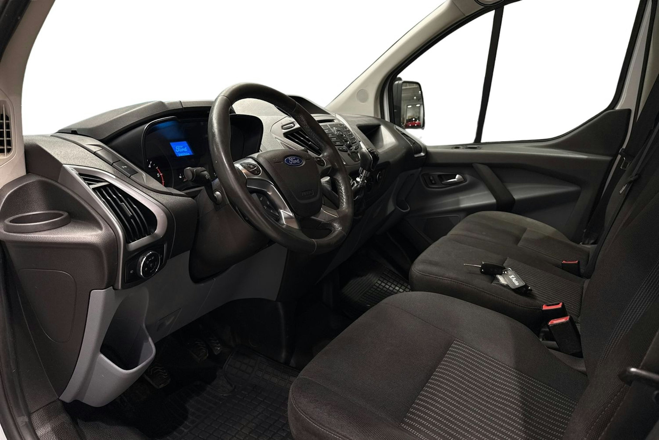 Valkoinen Ford Transit Custom 2014 kuva 7.