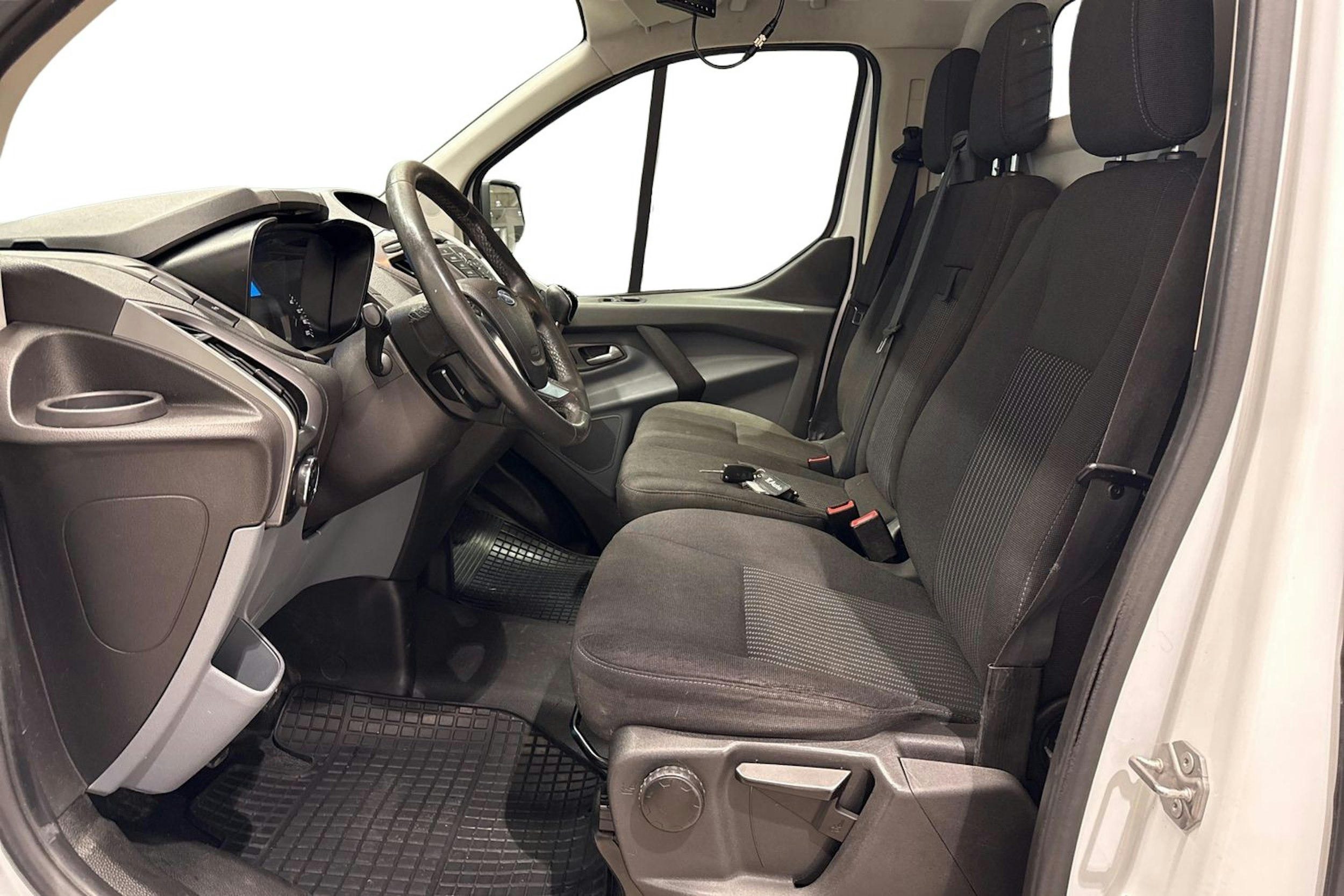 Valkoinen Ford Transit Custom 2014 kuva 9.