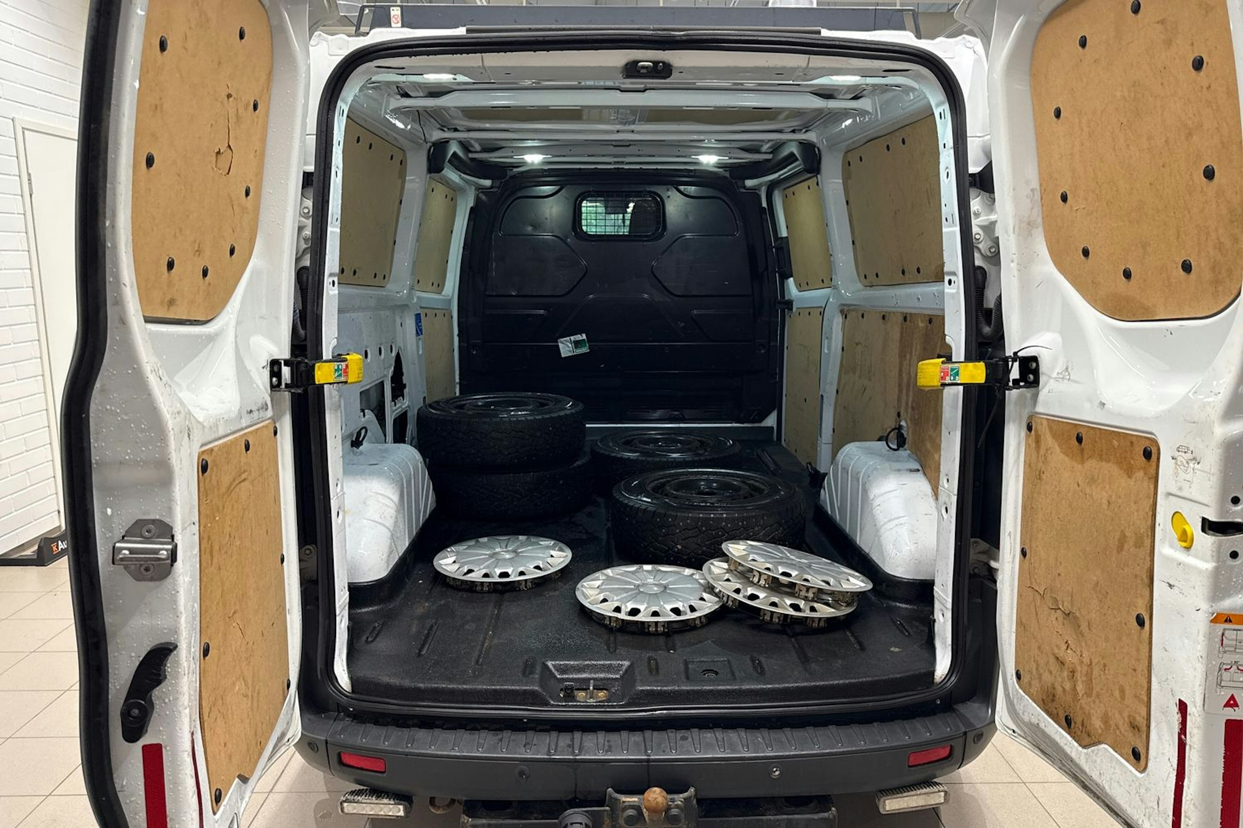 Valkoinen Ford Transit Custom 2014 kuva 15.