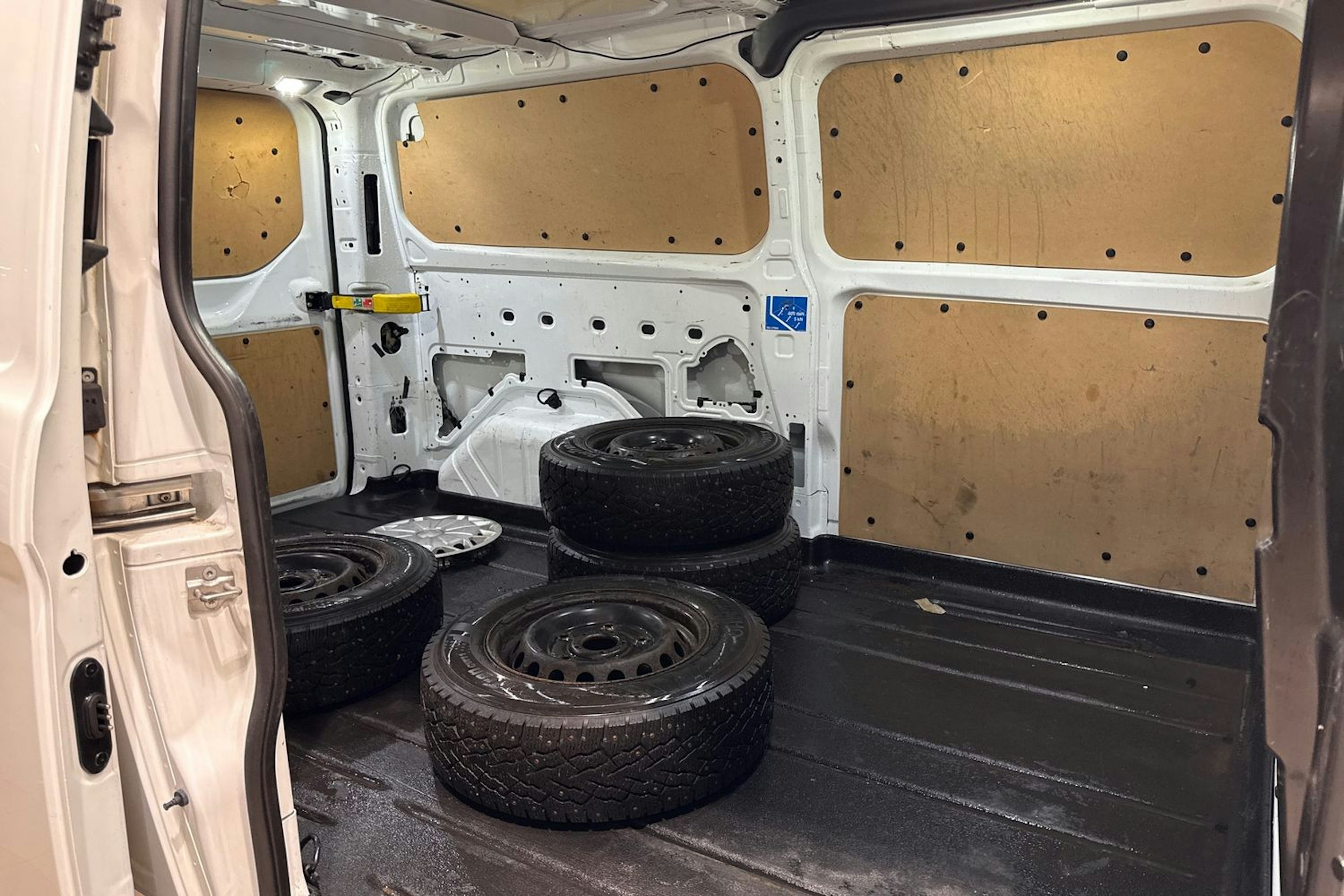 Valkoinen Ford Transit Custom 2014 kuva 16.