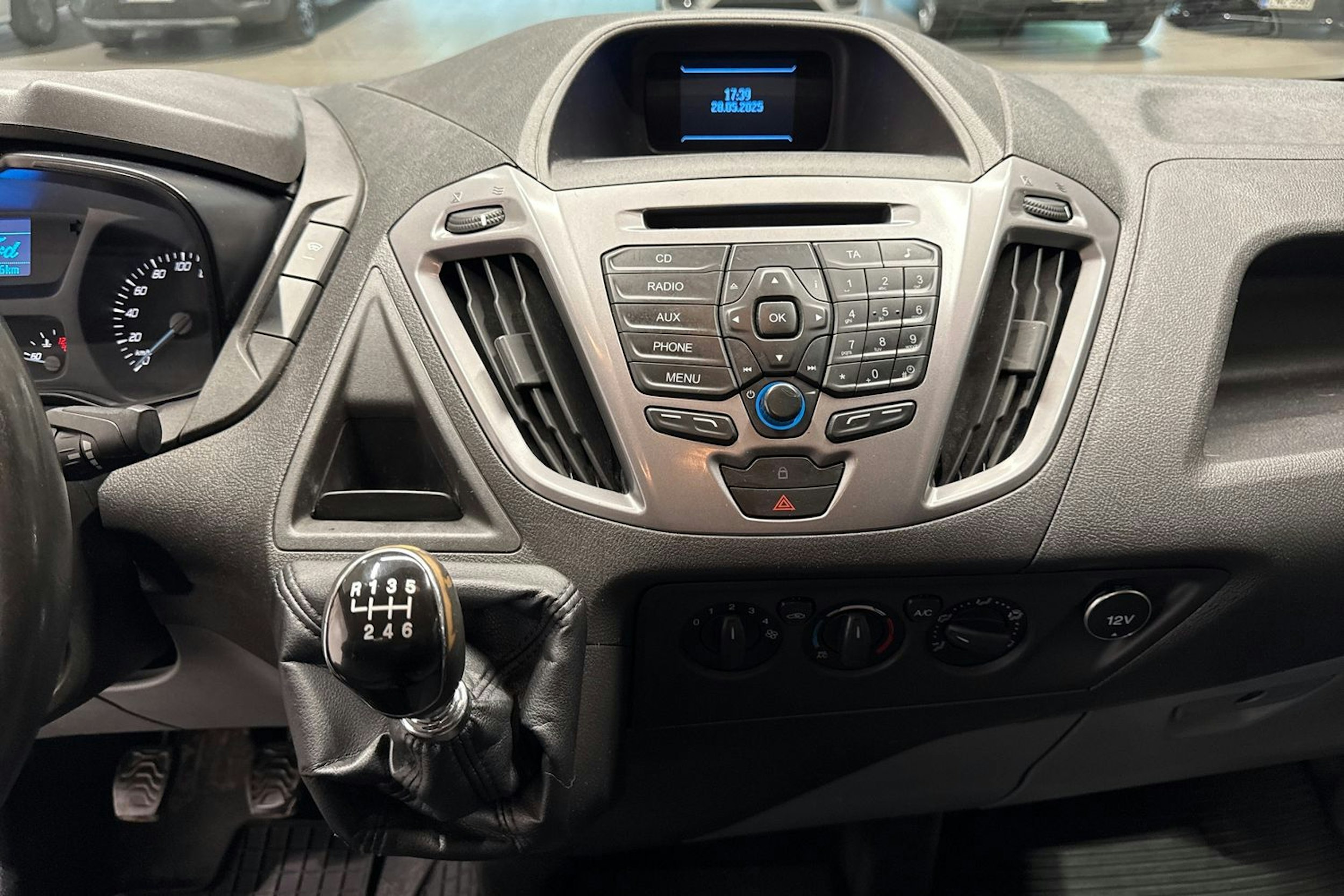Valkoinen Ford Transit Custom 2014 kuva 22.