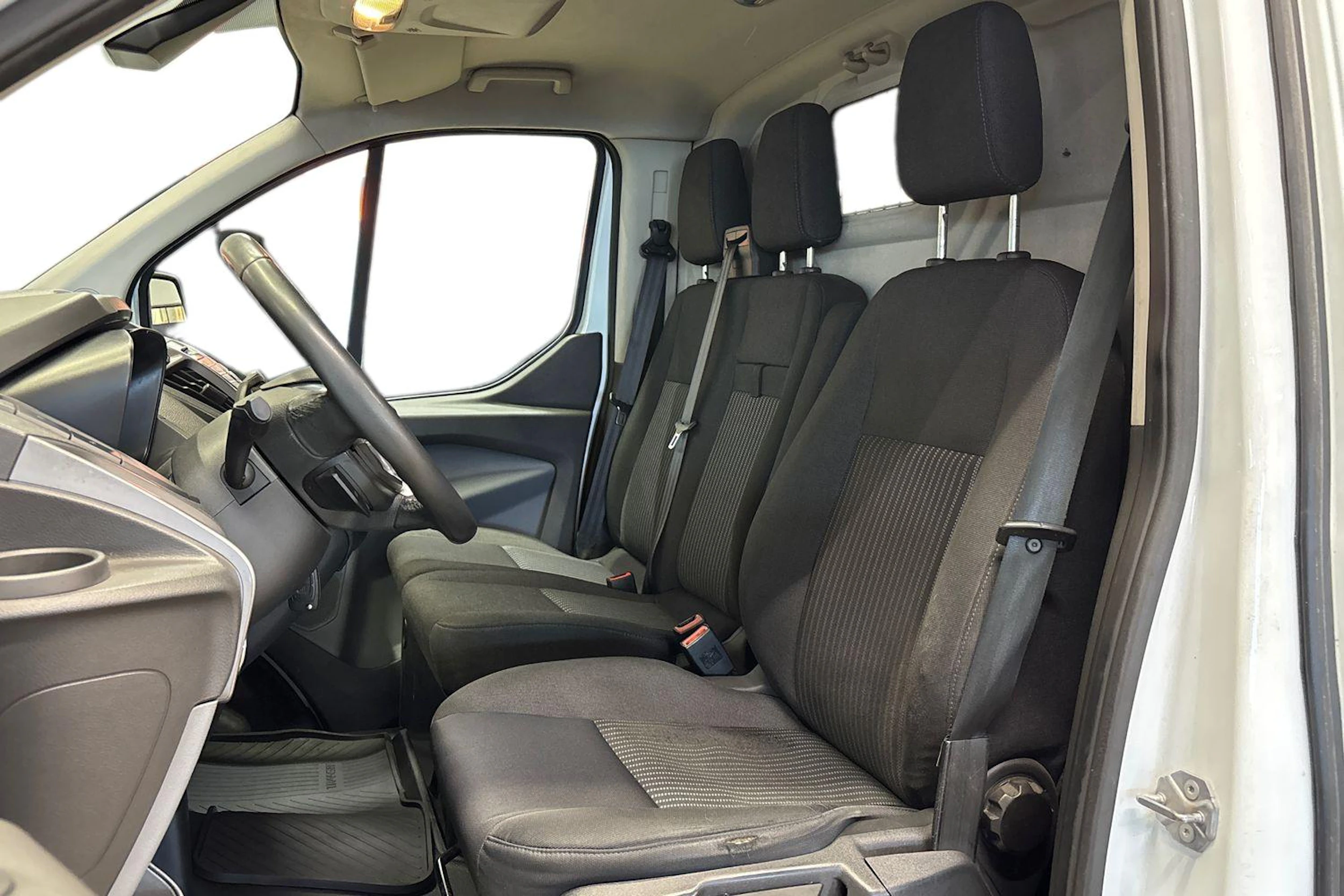 valkoinen Ford Transit Custom 2015 kuva 8.